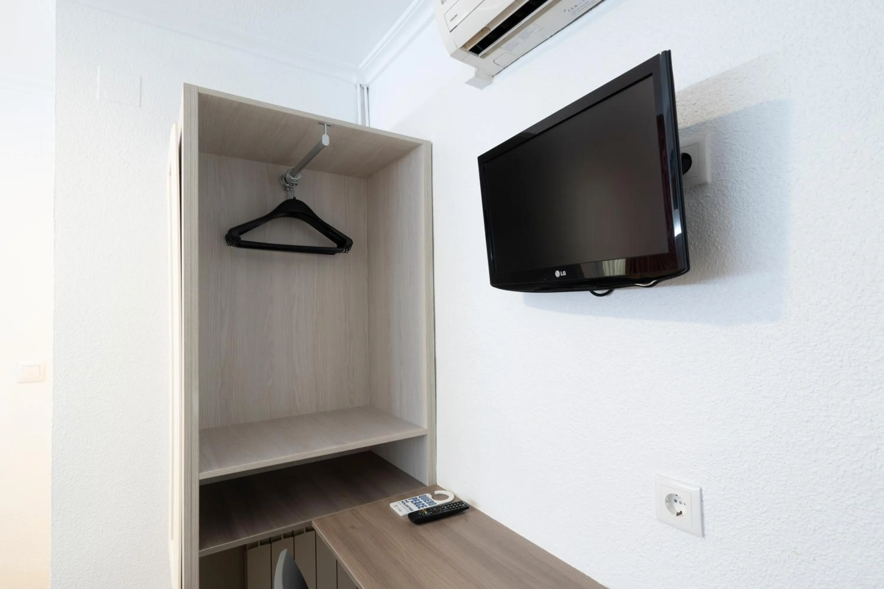 TV and multimedia in Hostal Pensimar