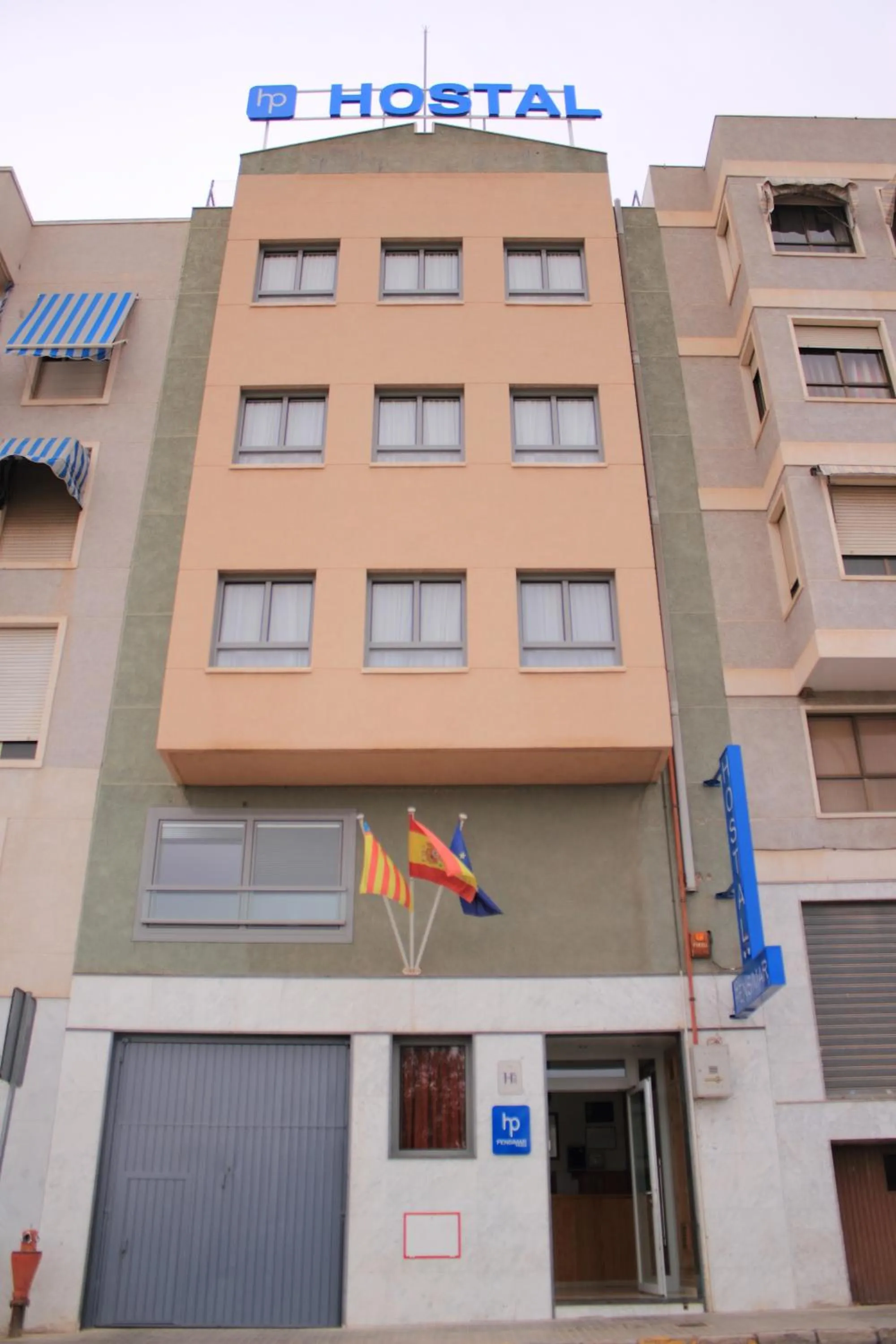 Property building in Hostal Pensimar