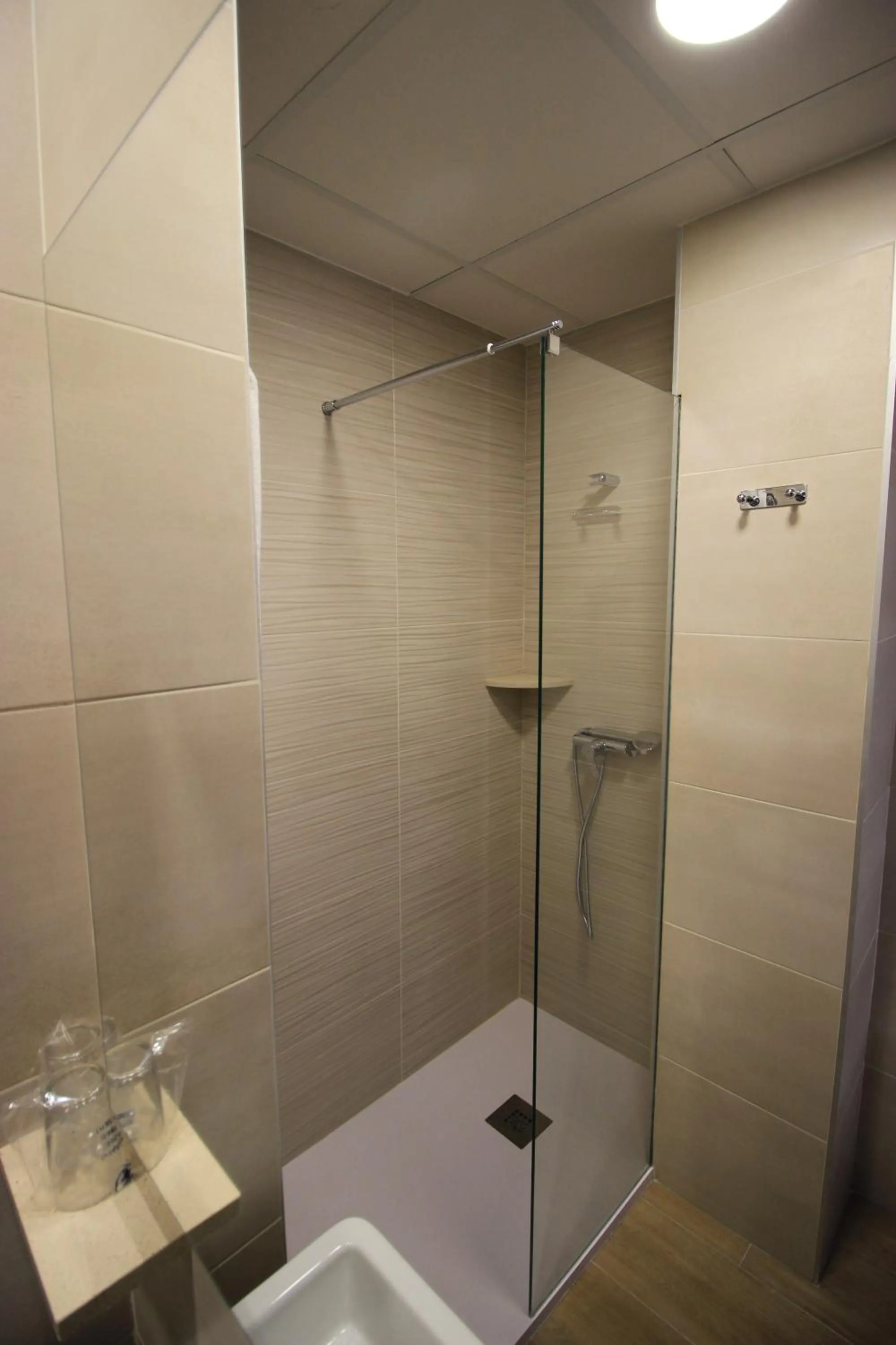 Shower in Hostal Pensimar