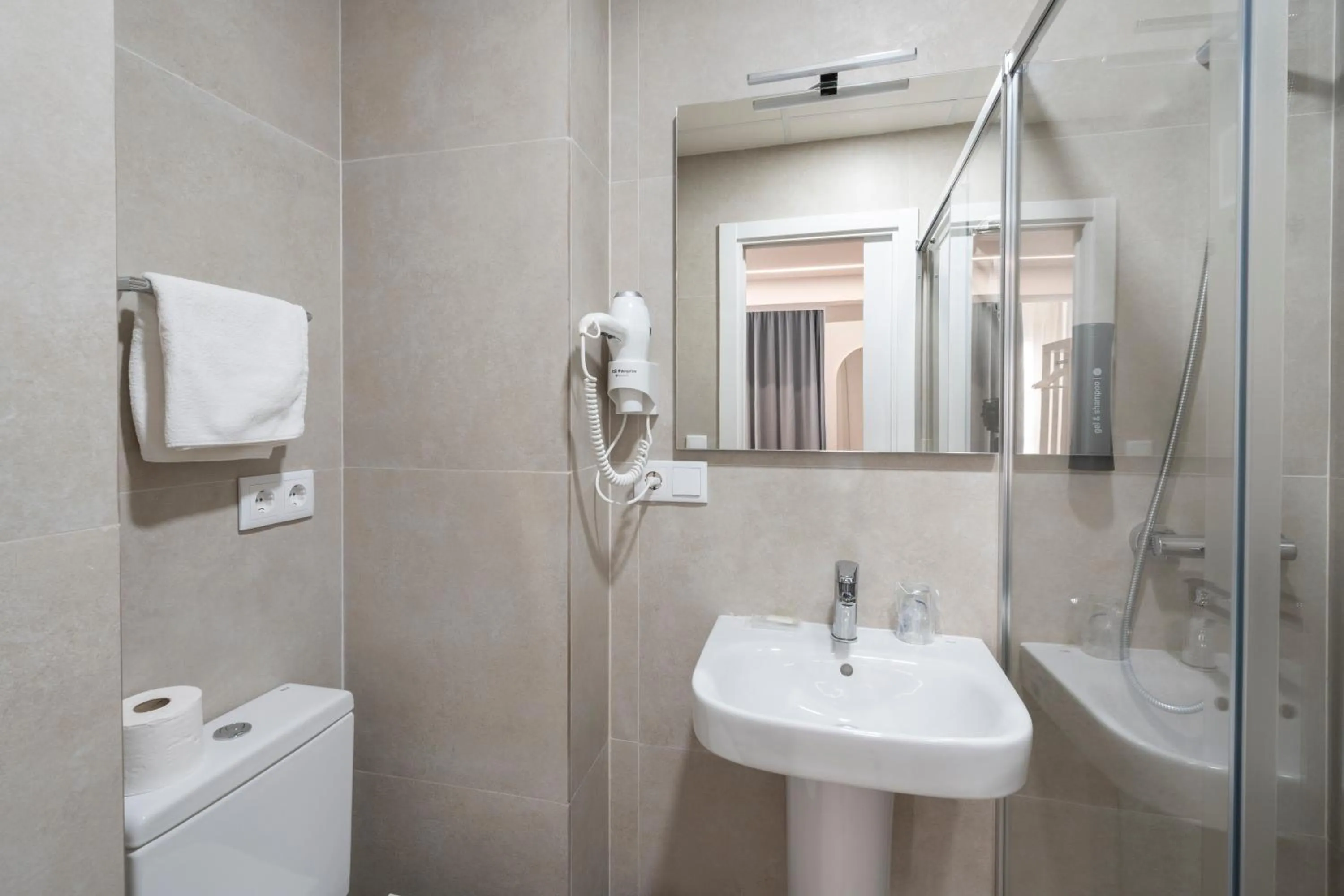 Shower in Hostal Pensimar