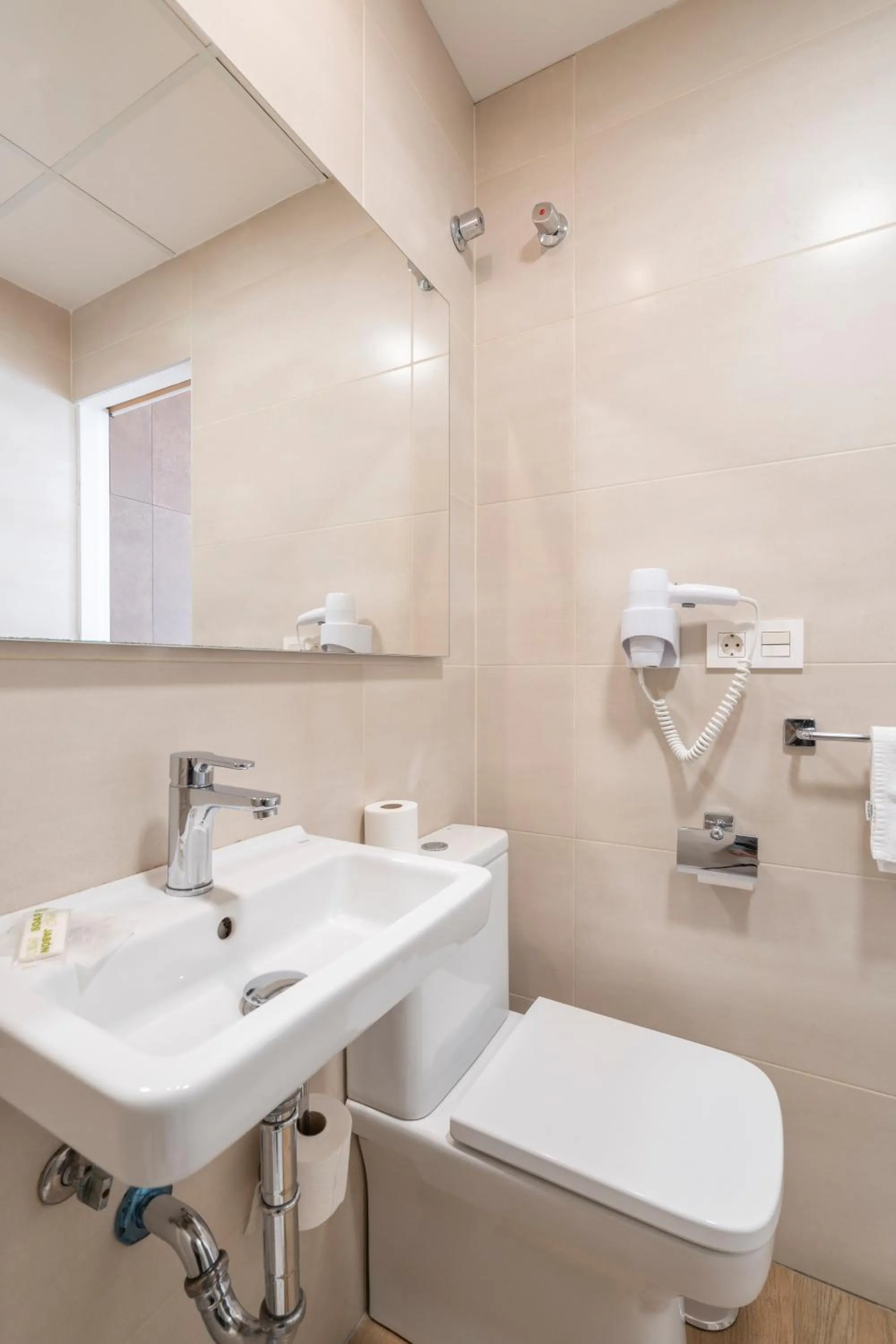 Toilet in Hostal Pensimar