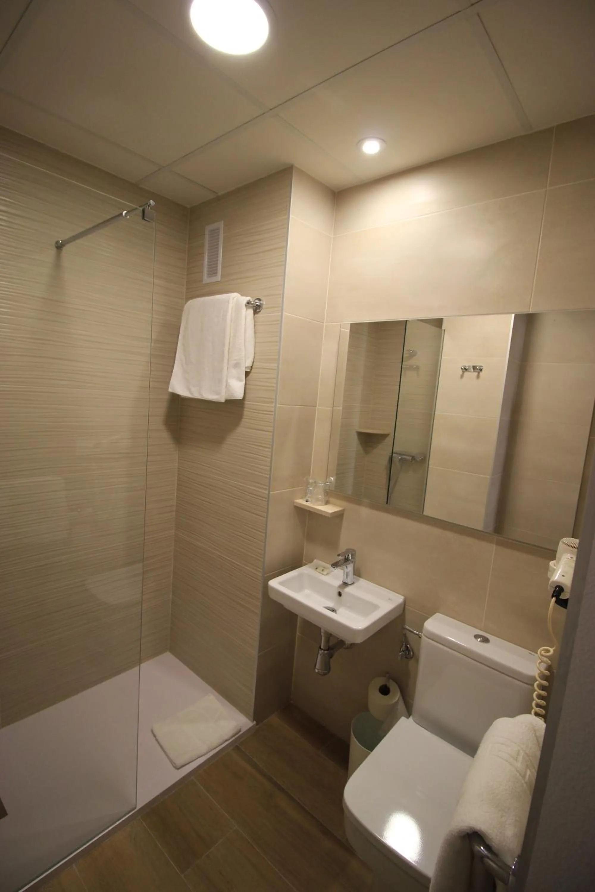 Shower in Hostal Pensimar