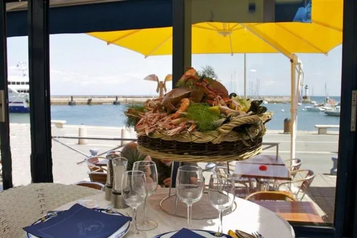 Restaurant/places to eat in Hotel Atlantique