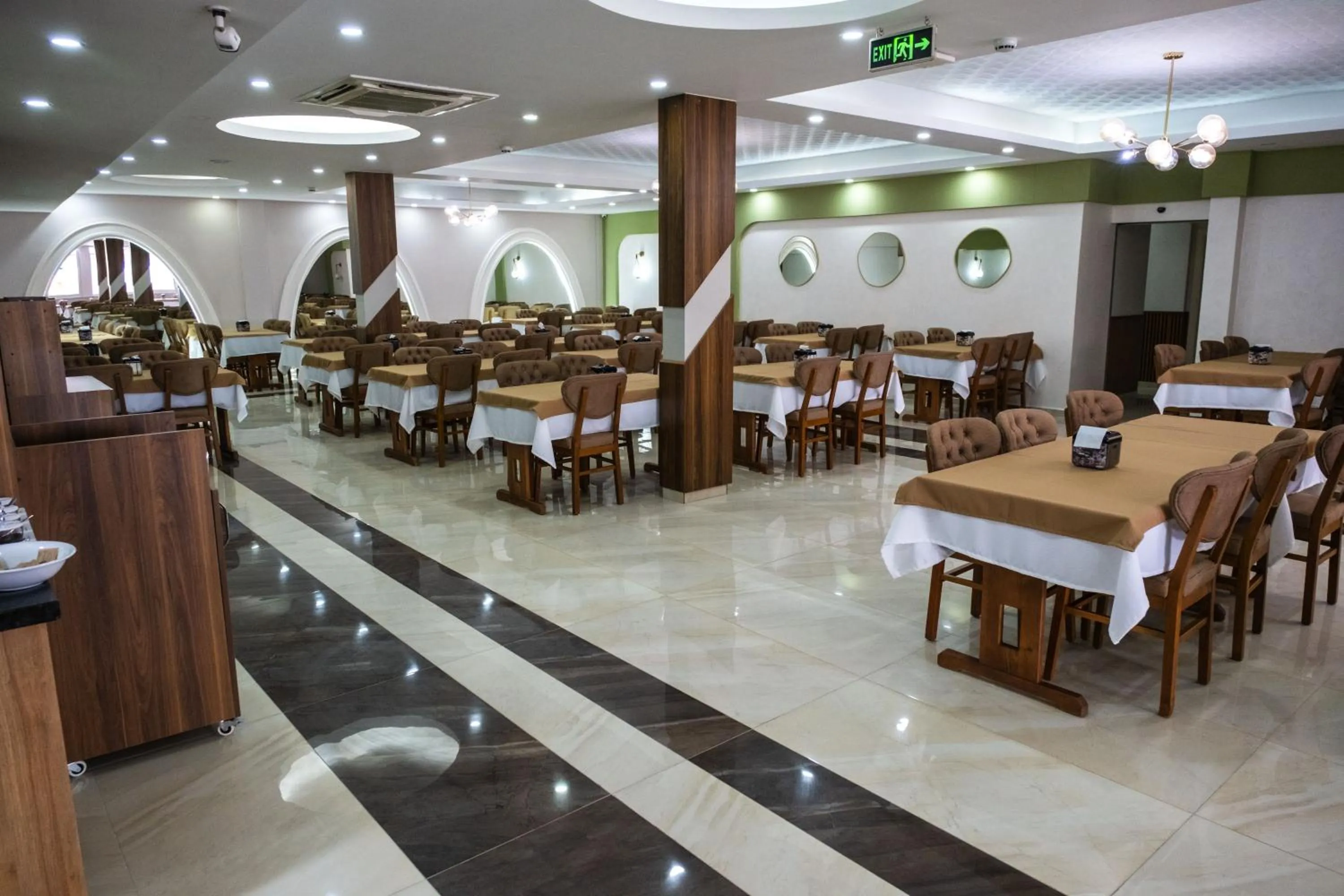 Restaurant/places to eat in Acar Hotel