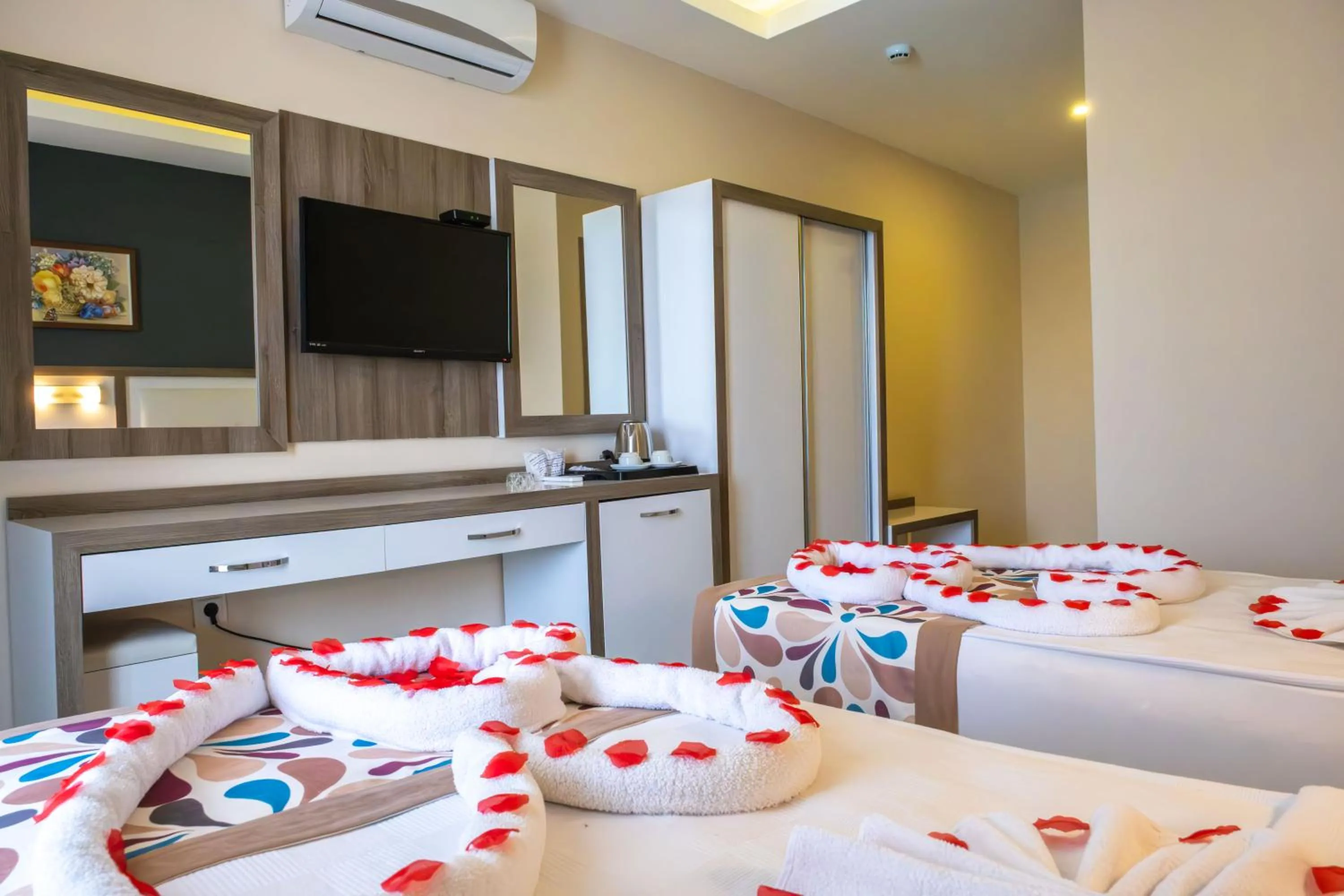 TV and multimedia, Bed in Acar Hotel