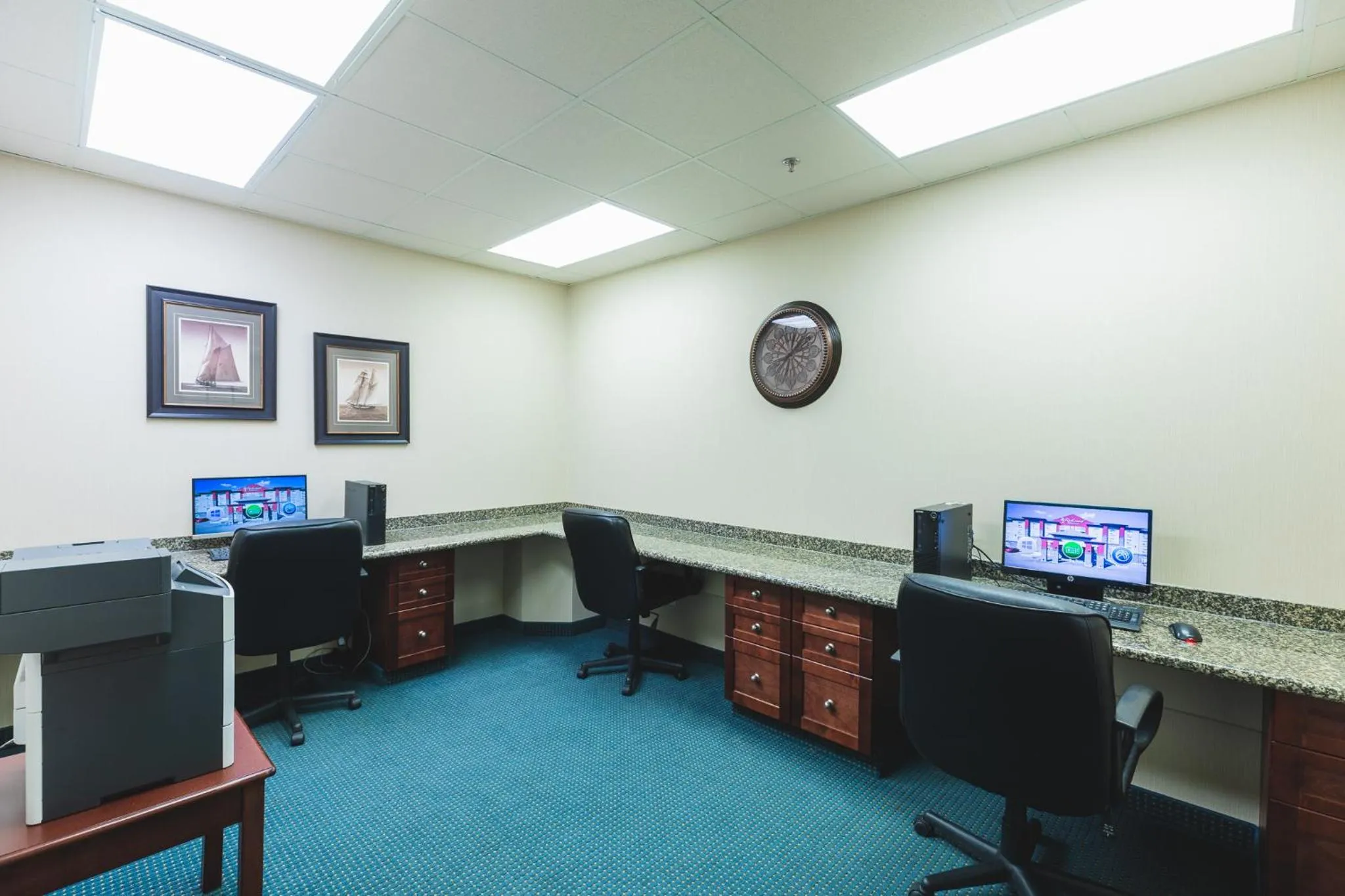 Business facilities in Redwood Inn & Suites