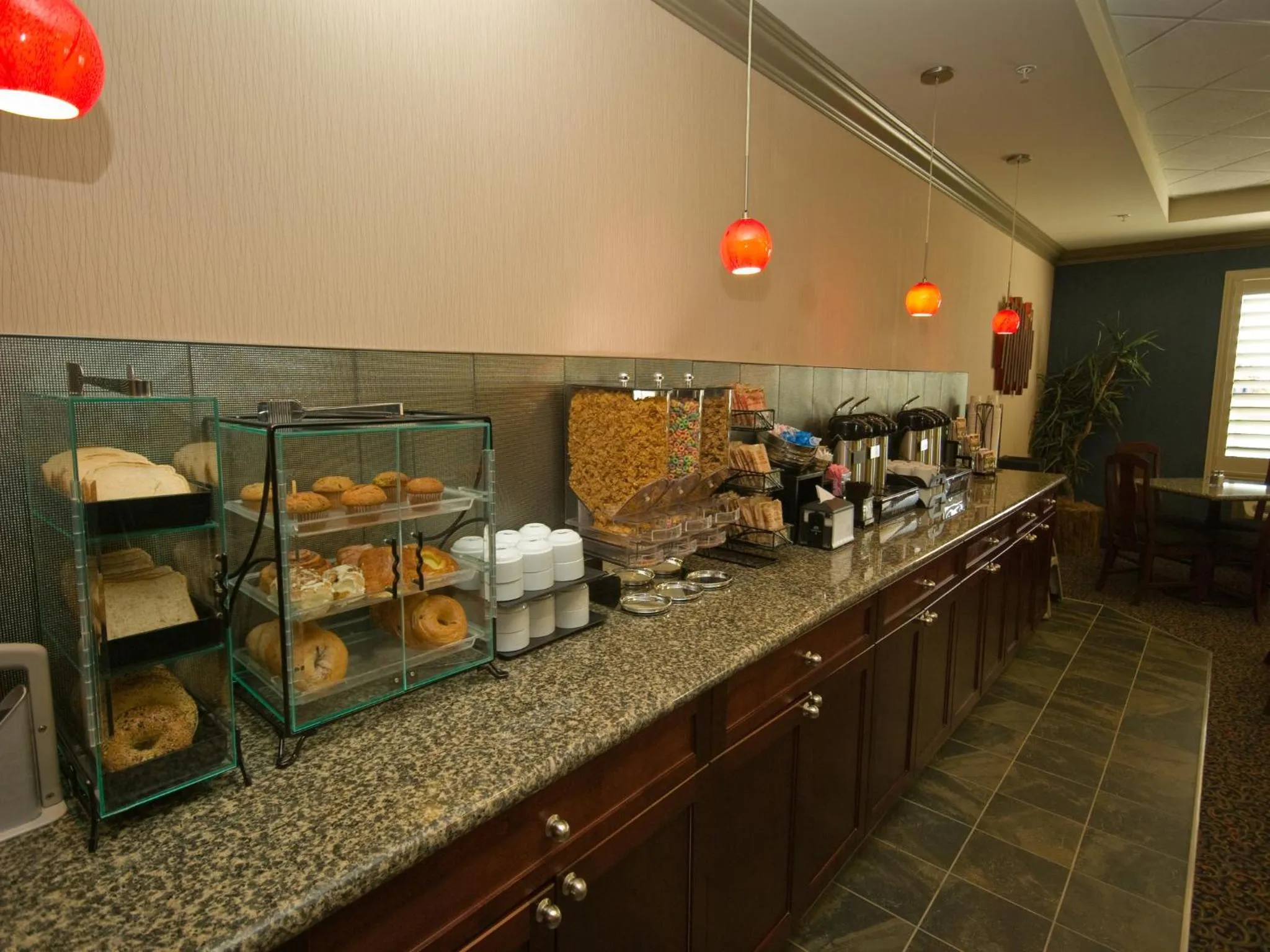 Continental breakfast in Redwood Inn & Suites
