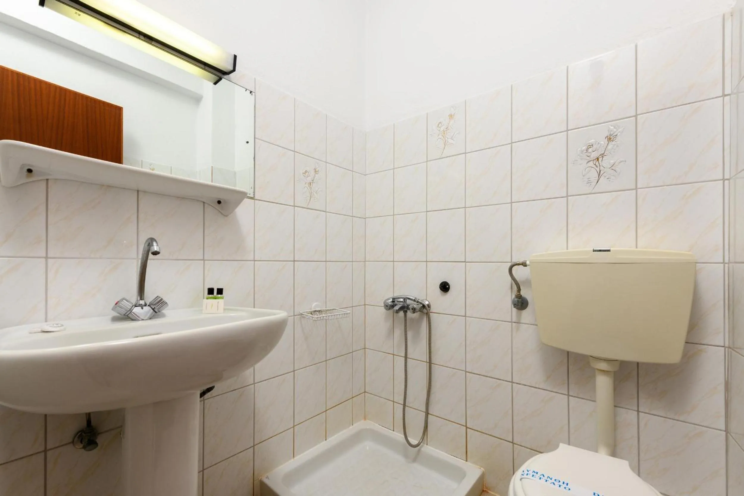 Shower in Mary Hotel