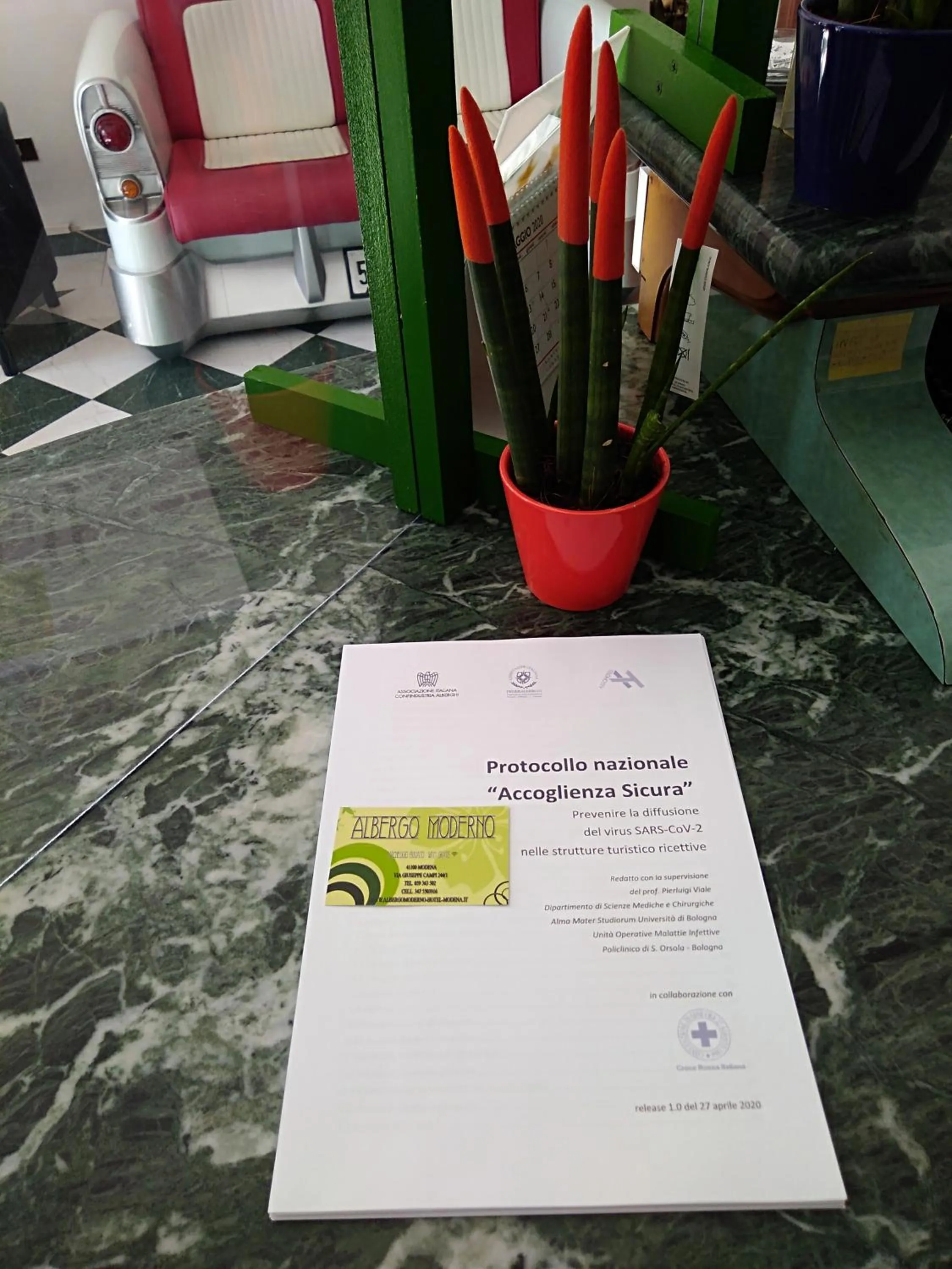 Decorative detail in Albergo Moderno