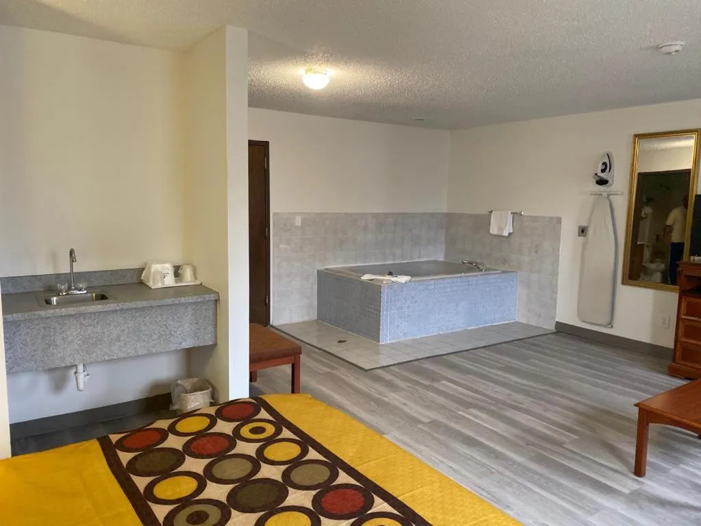 Bedroom in Americas Best Value Inn West Frankfort