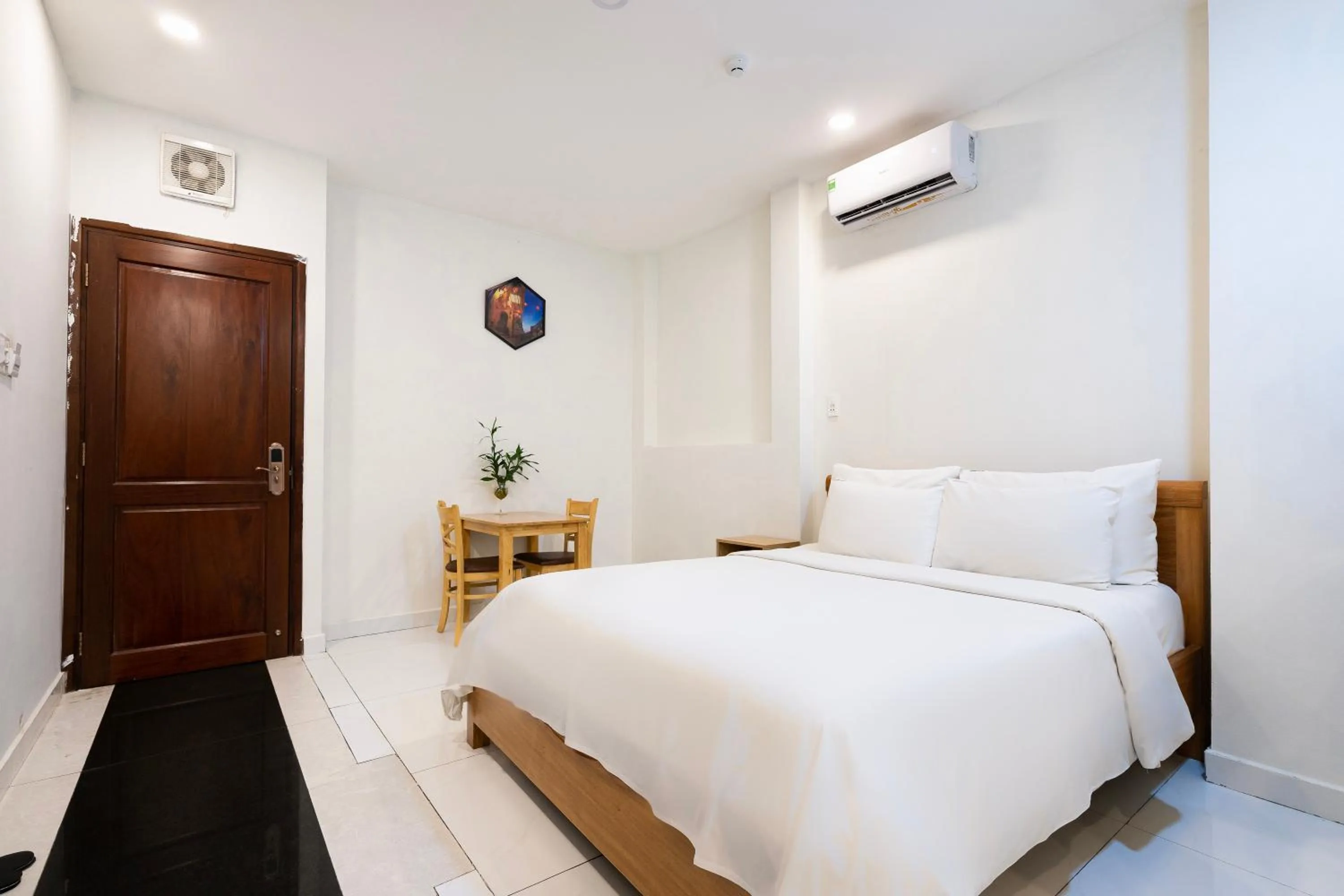 Bed in Gemini Saigon CENTER - New & Quiet near Bui Vien Walking Street