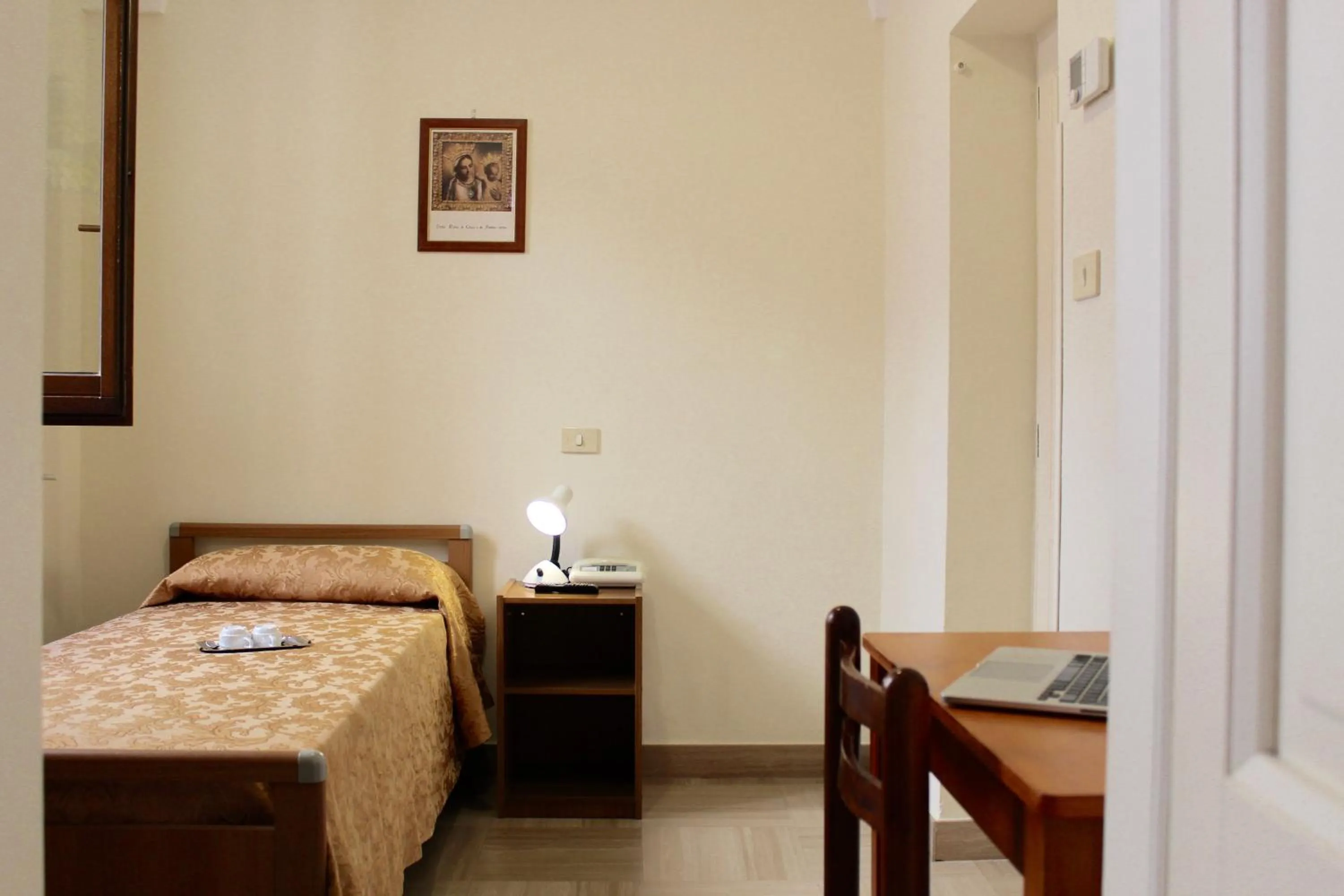 Bed in Albergo Del Santuario