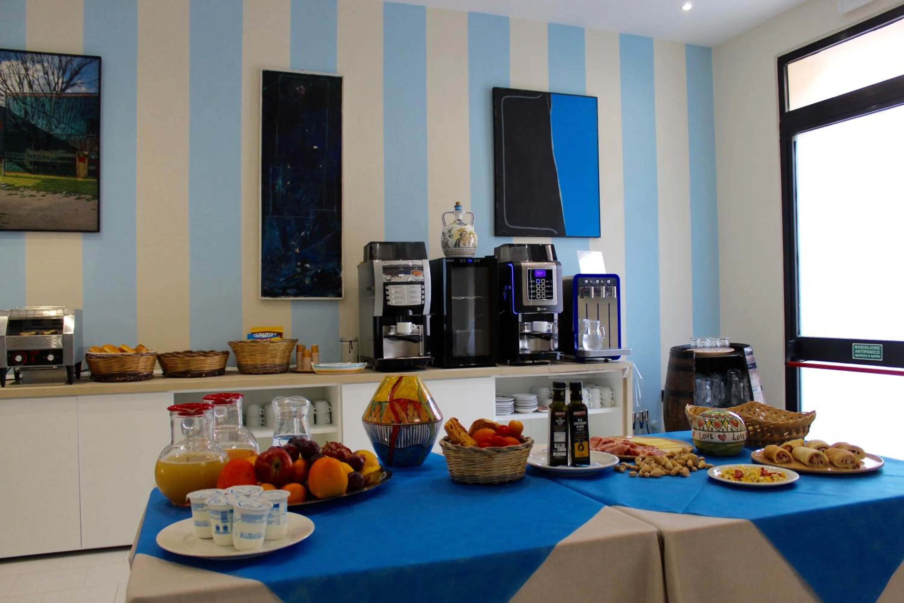Coffee/tea facilities in Albergo Del Santuario