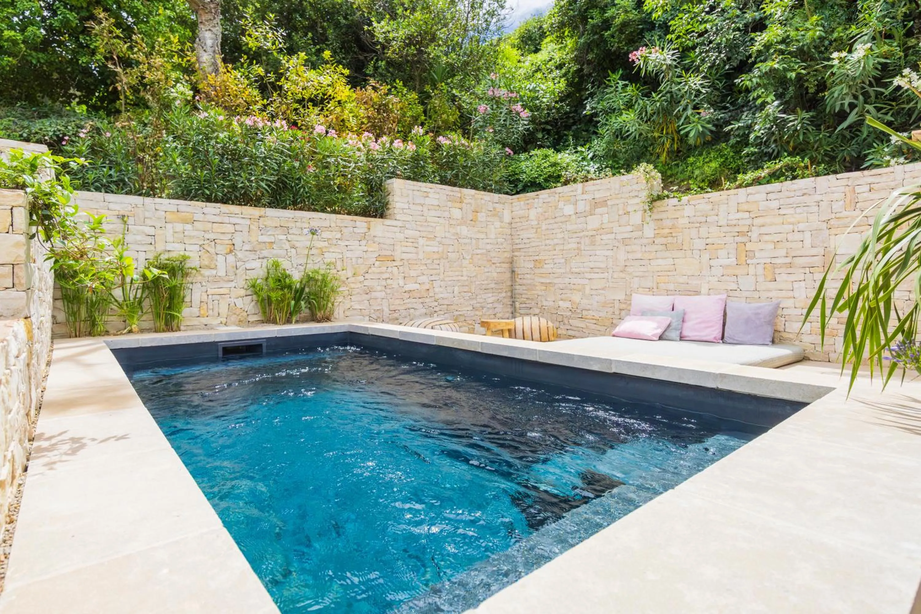 Patio in La Bastide d'Antoine