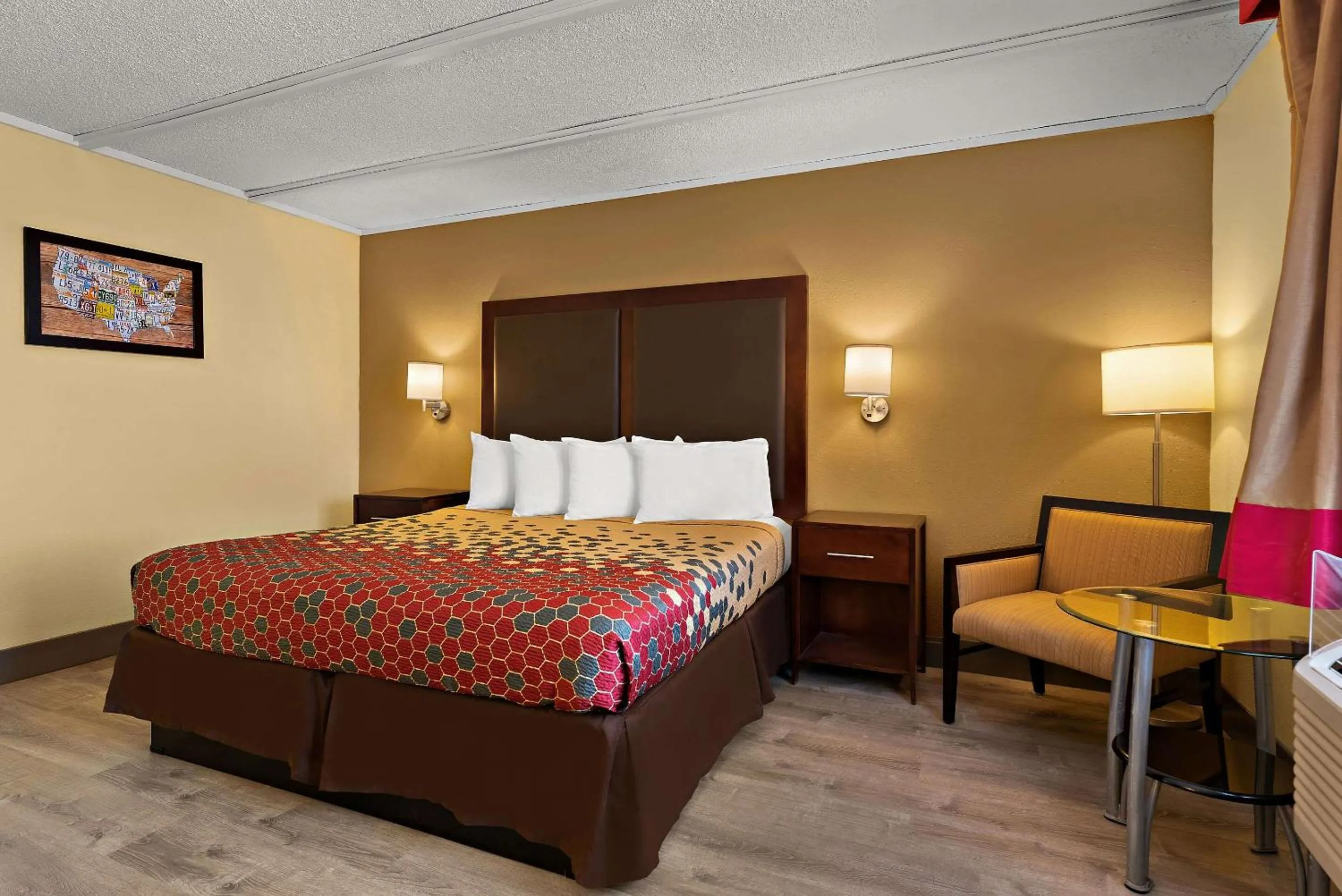 Bedroom, Bed in Kings House Motor Hotel