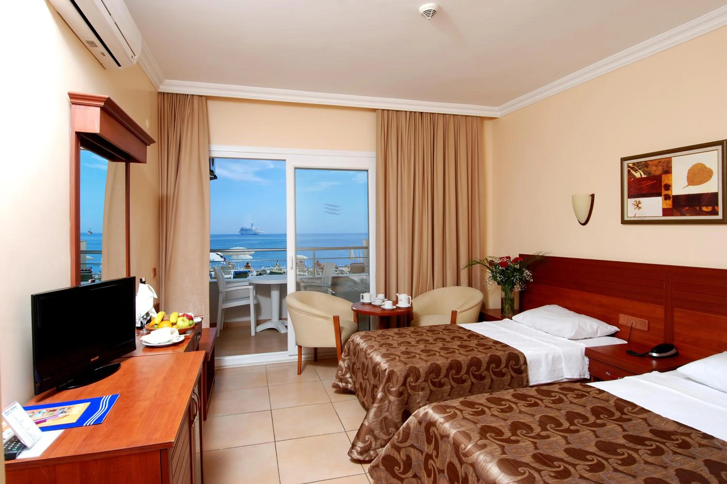 Shower, Bed in Panorama Hotel - All Inclusive