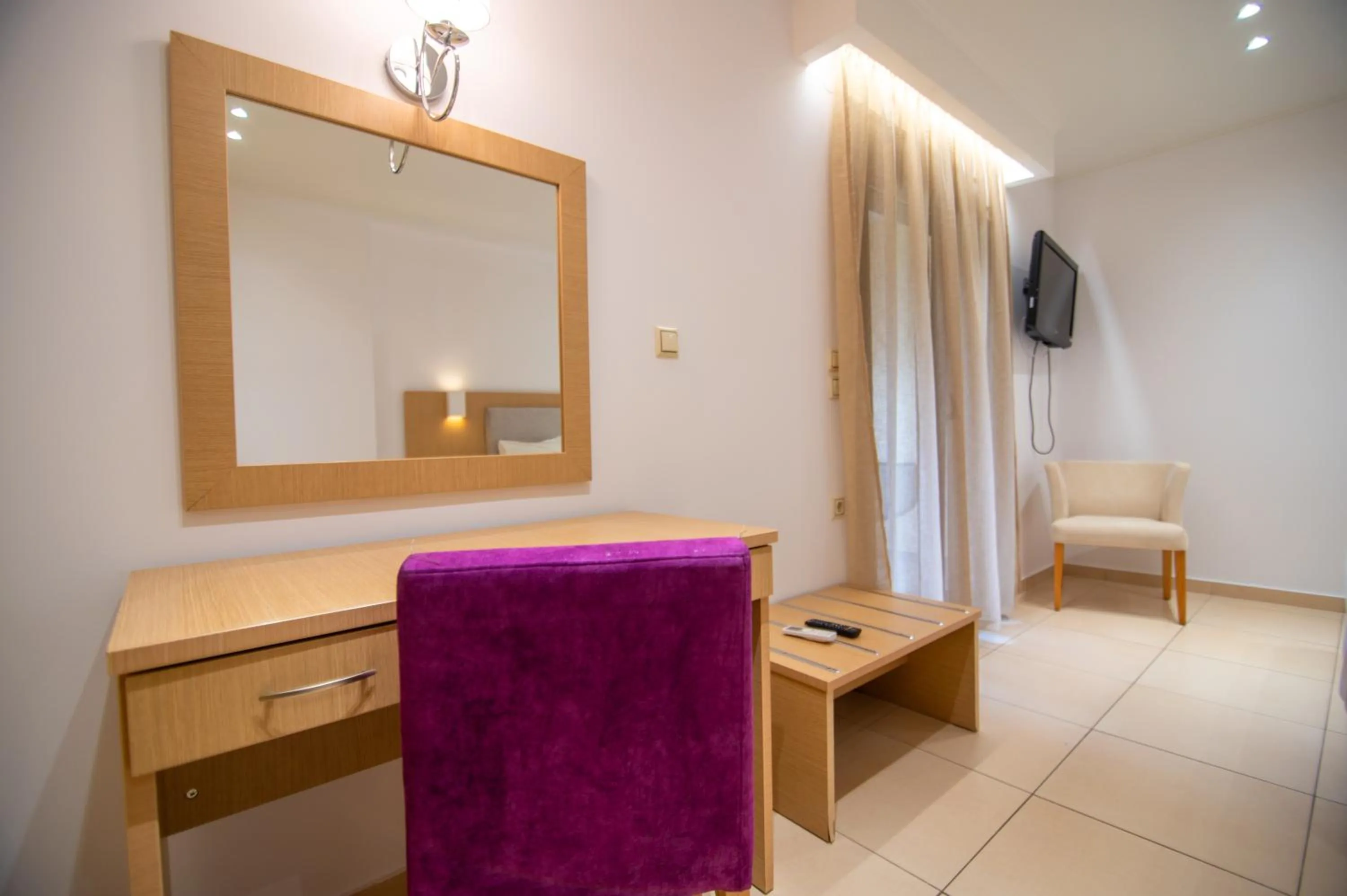 TV and multimedia in Riviera Perdika Hotel