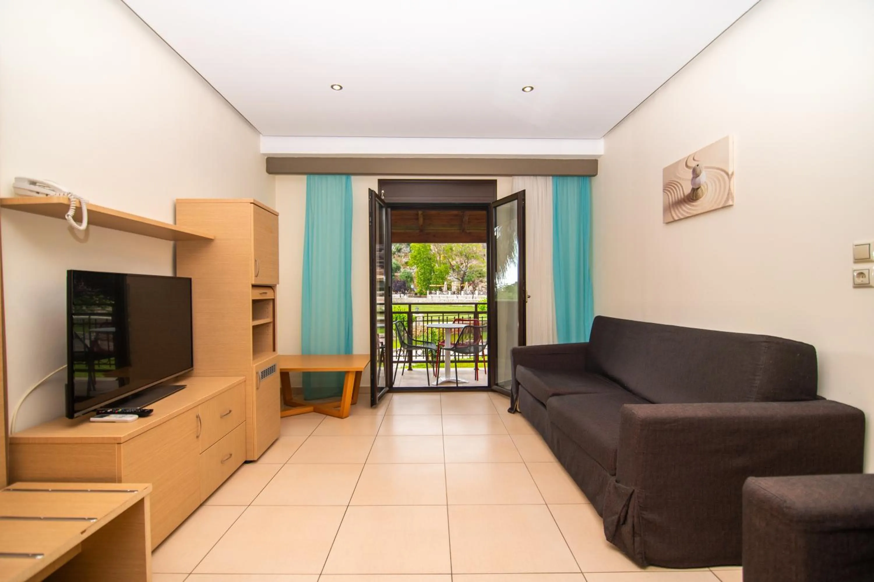 TV and multimedia in Riviera Perdika Hotel