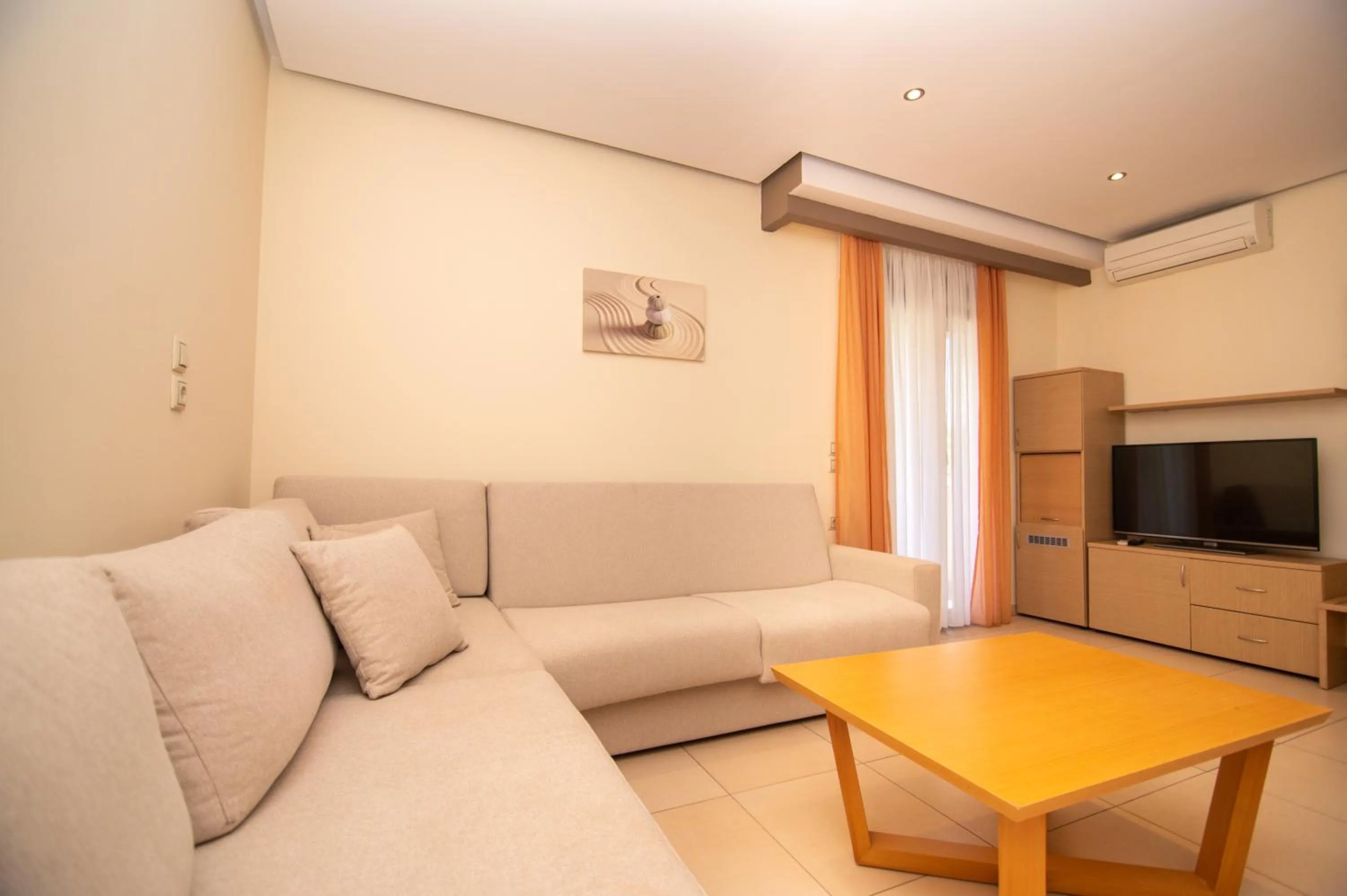 TV and multimedia in Riviera Perdika Hotel