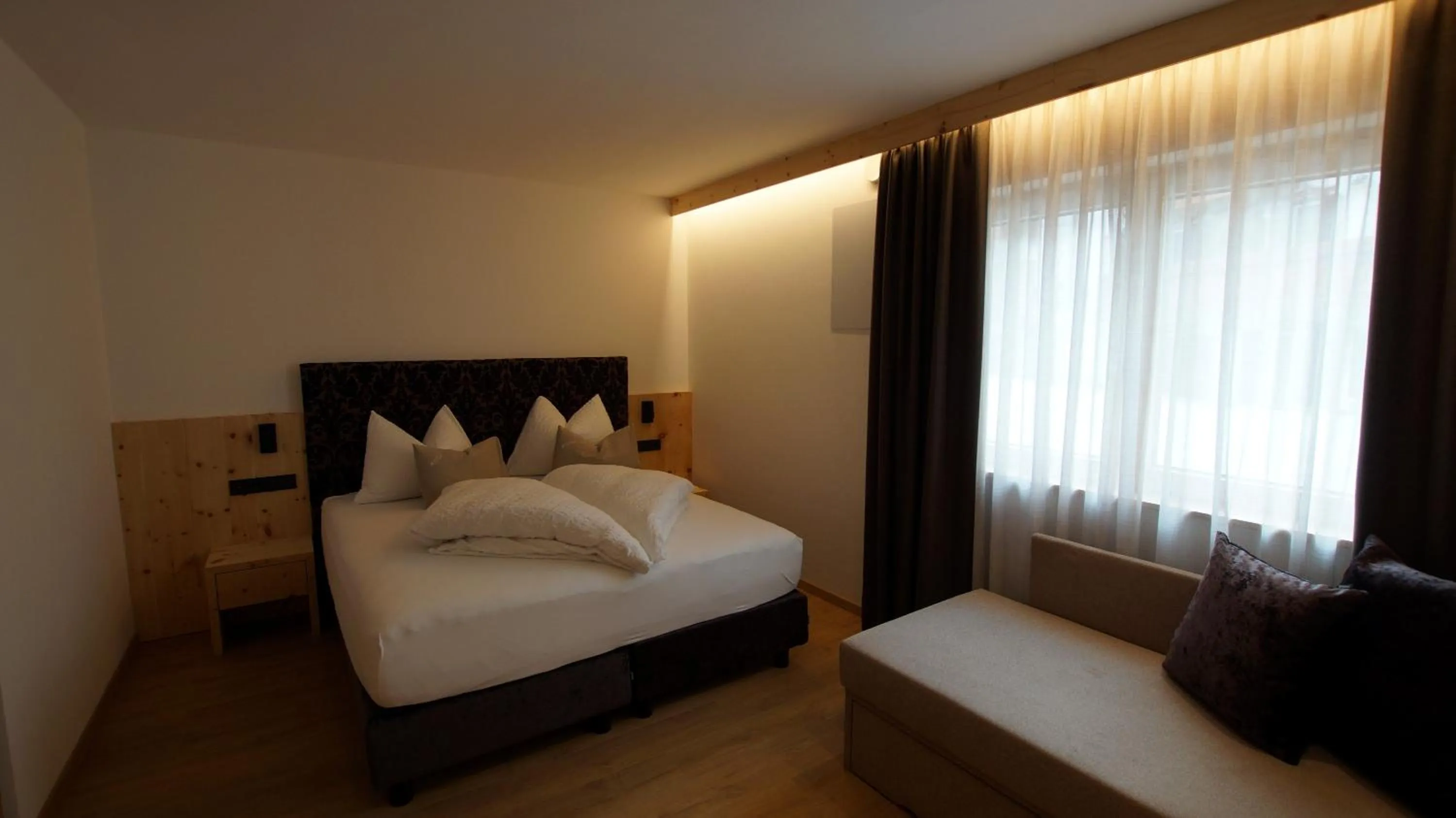 Photo of the whole room, Bed in Hotel Andechserhof & Mountain Sky