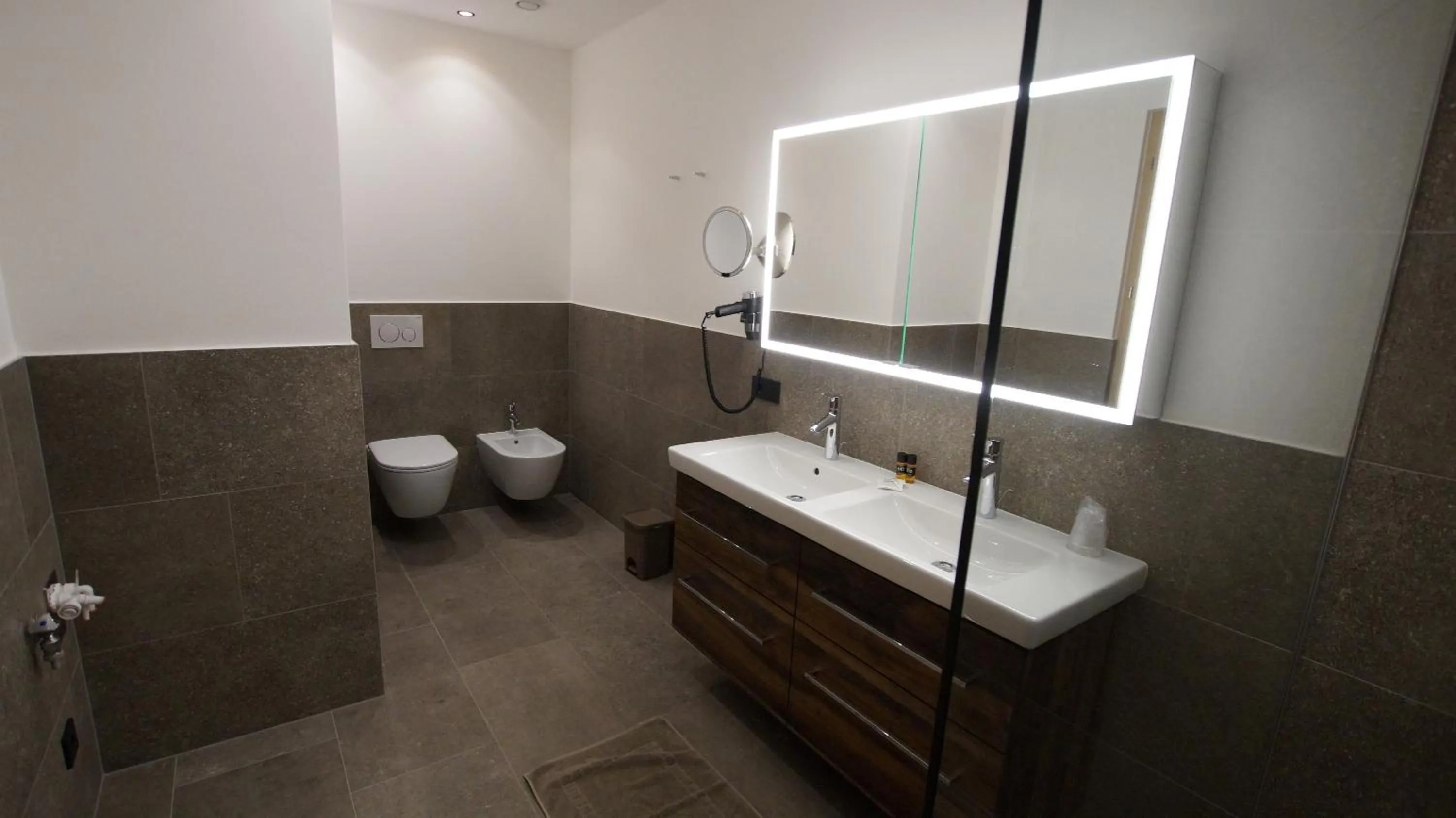 Bathroom in Hotel Andechserhof & Mountain Sky