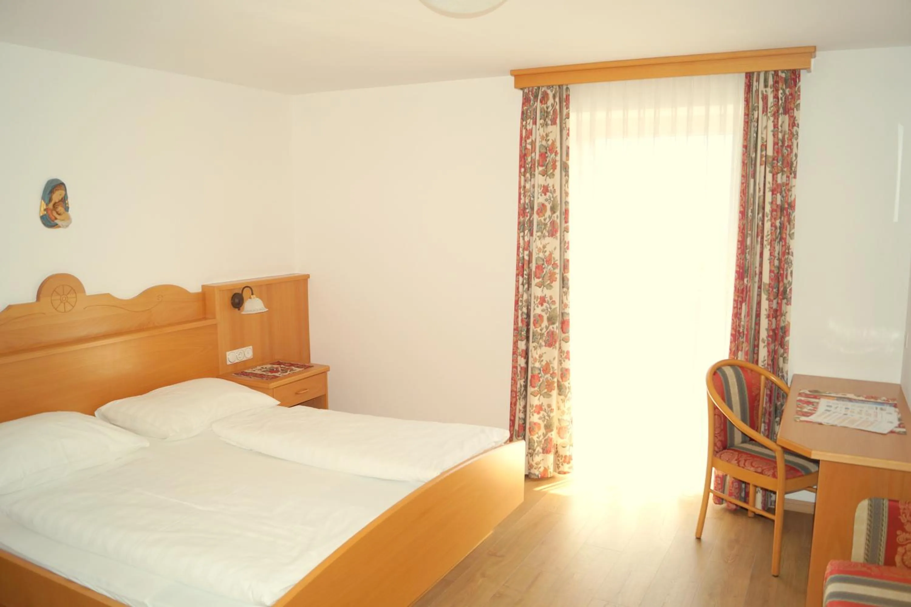 Photo of the whole room, Bed in Hotel Andechserhof & Mountain Sky