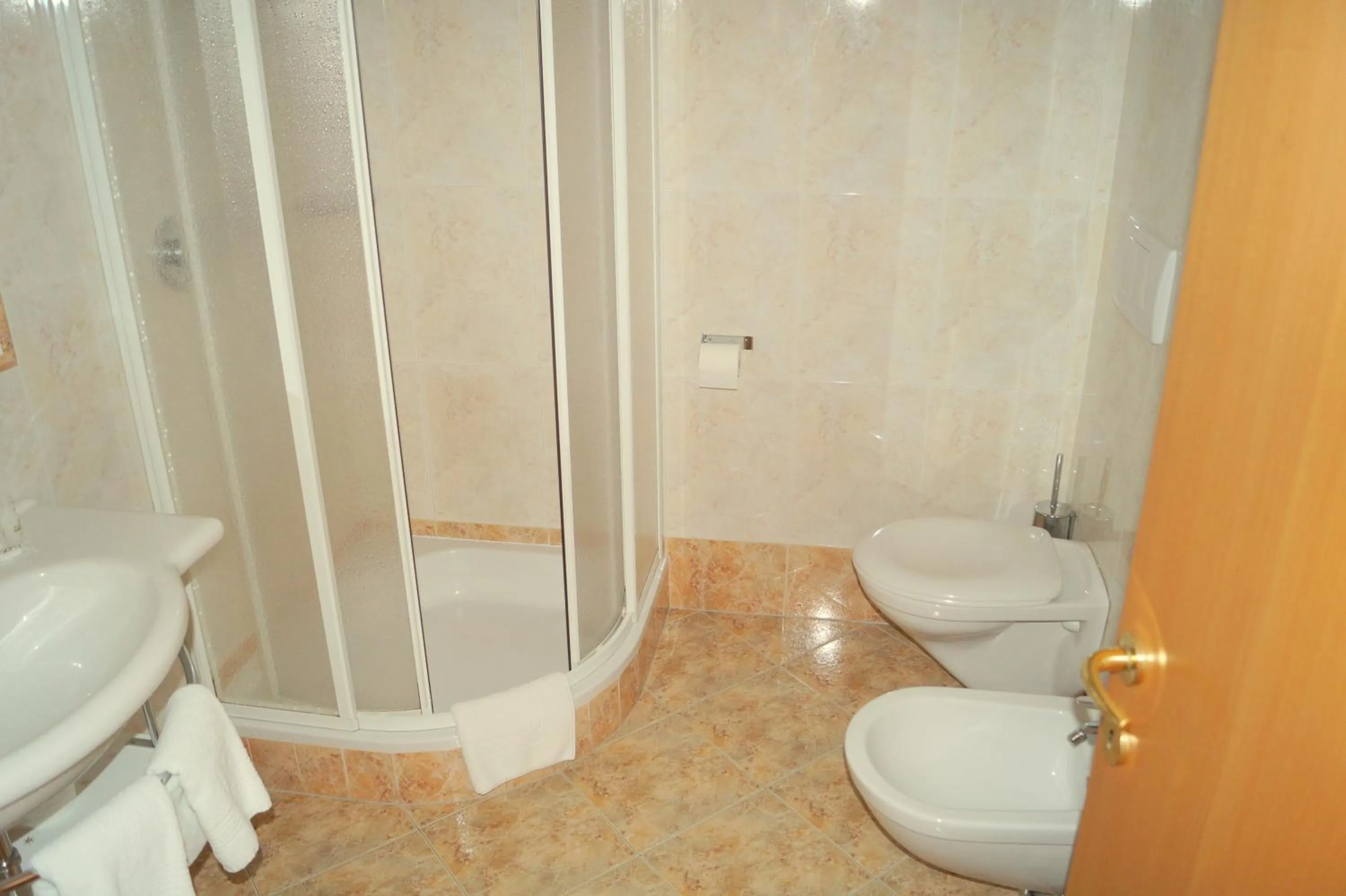 Photo of the whole room in Hotel Andechserhof & Mountain Sky