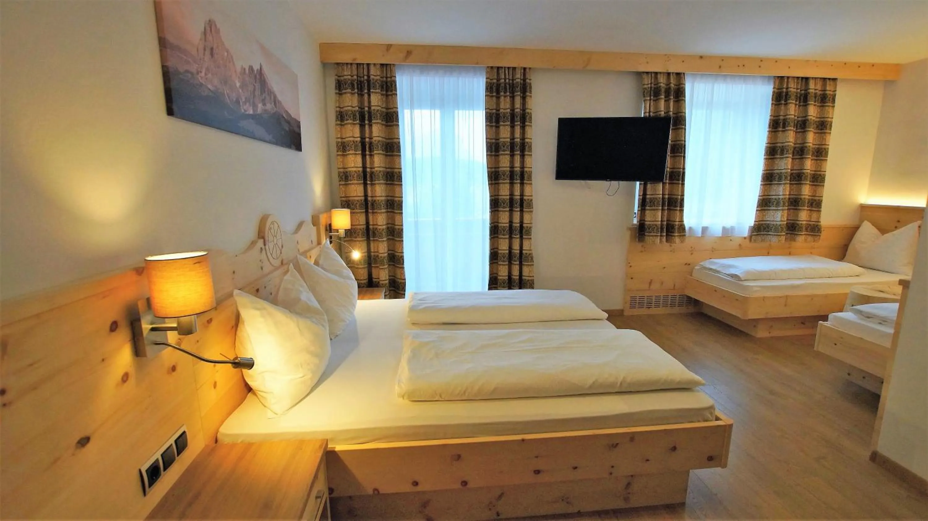 Photo of the whole room, Bed in Hotel Andechserhof & Mountain Sky