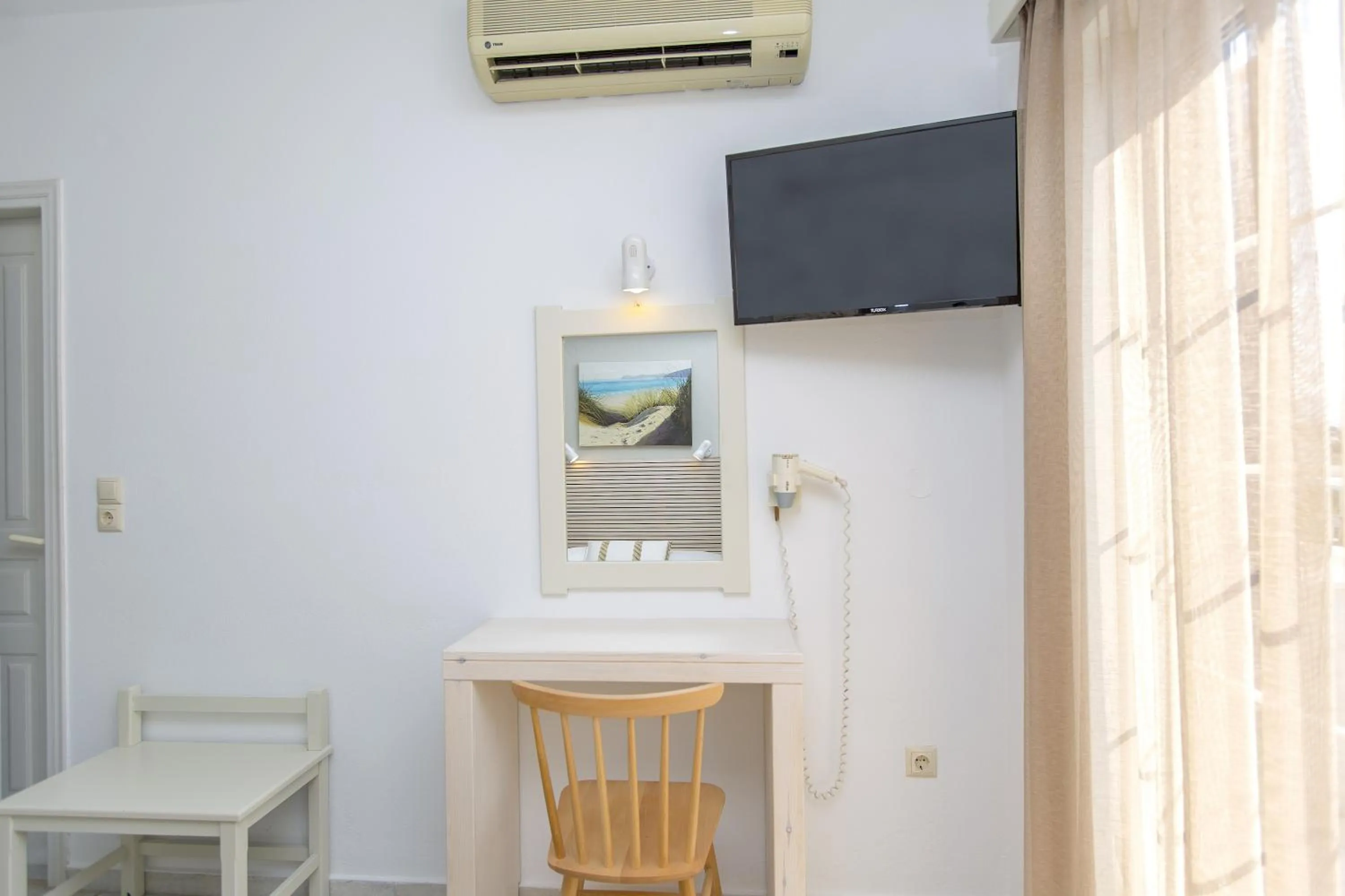 Photo of the whole room in Hotel Semeli