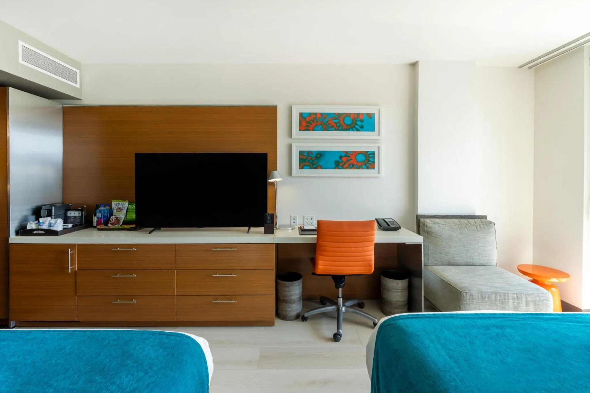 TV and multimedia in Shore Hotel