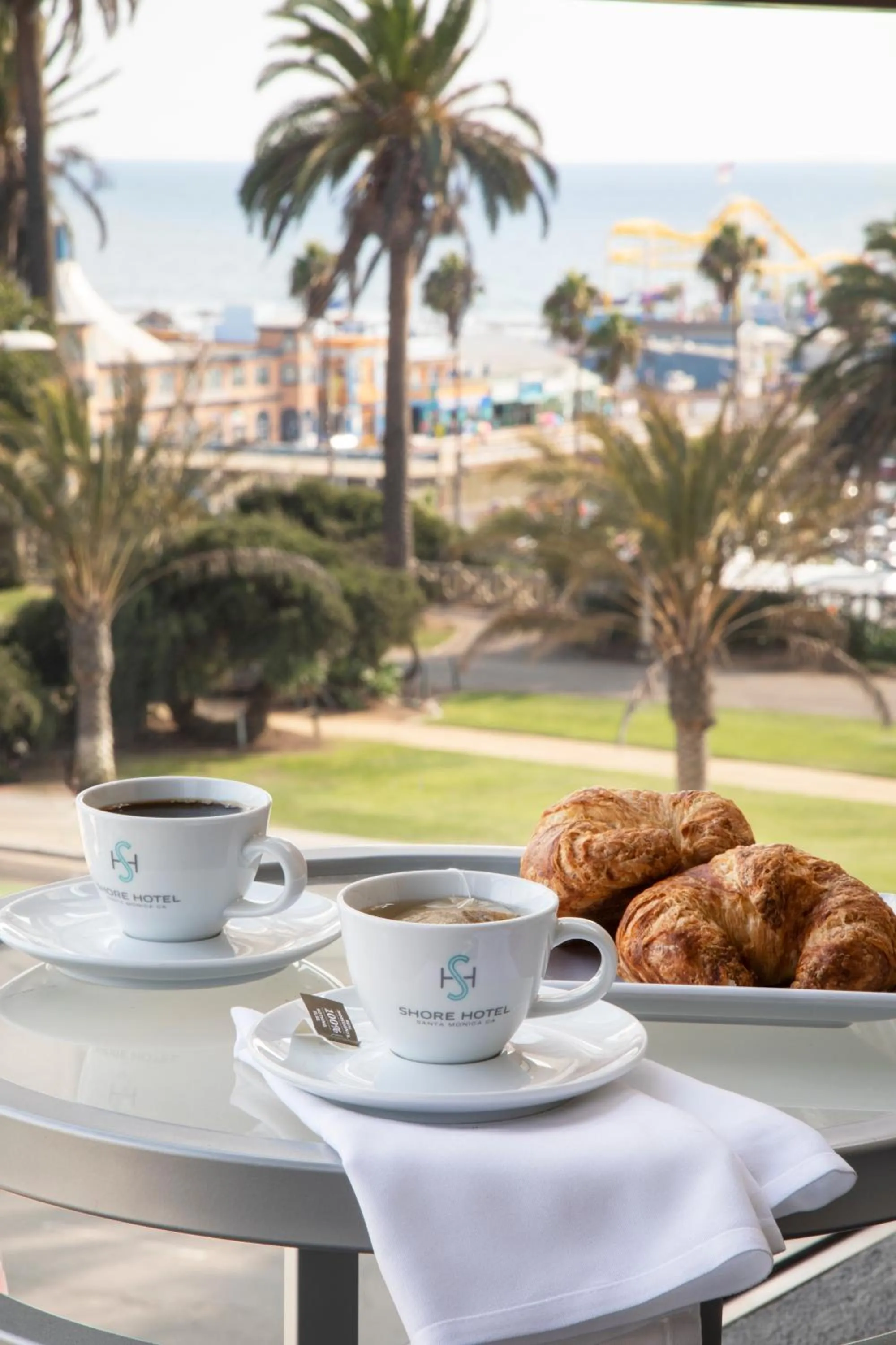 Coffee/tea facilities in Shore Hotel