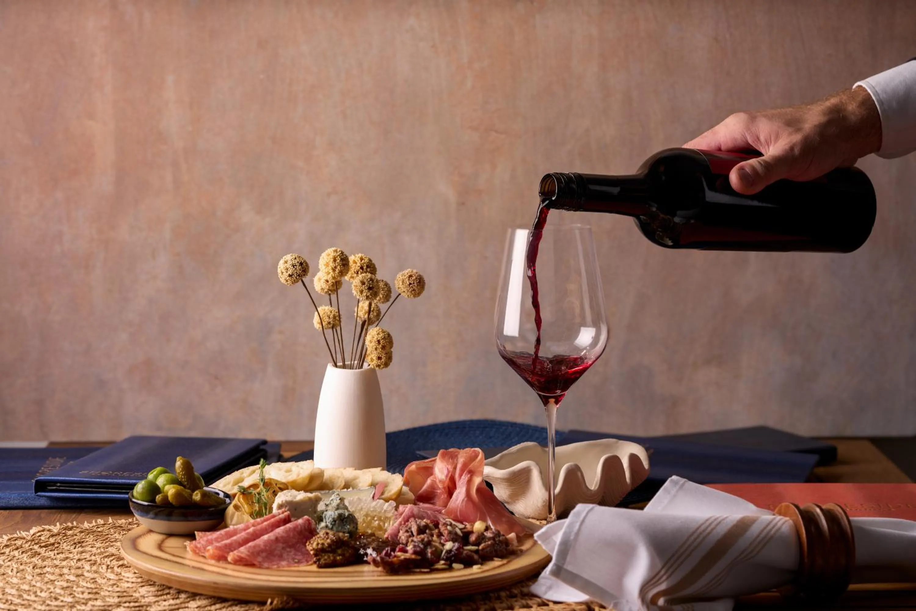 Restaurant/places to eat in Shore Hotel