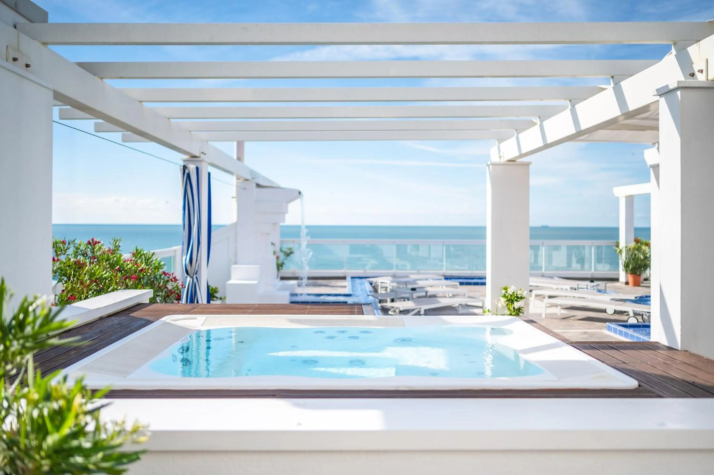 Hot Tub in Hotel Orizzonte