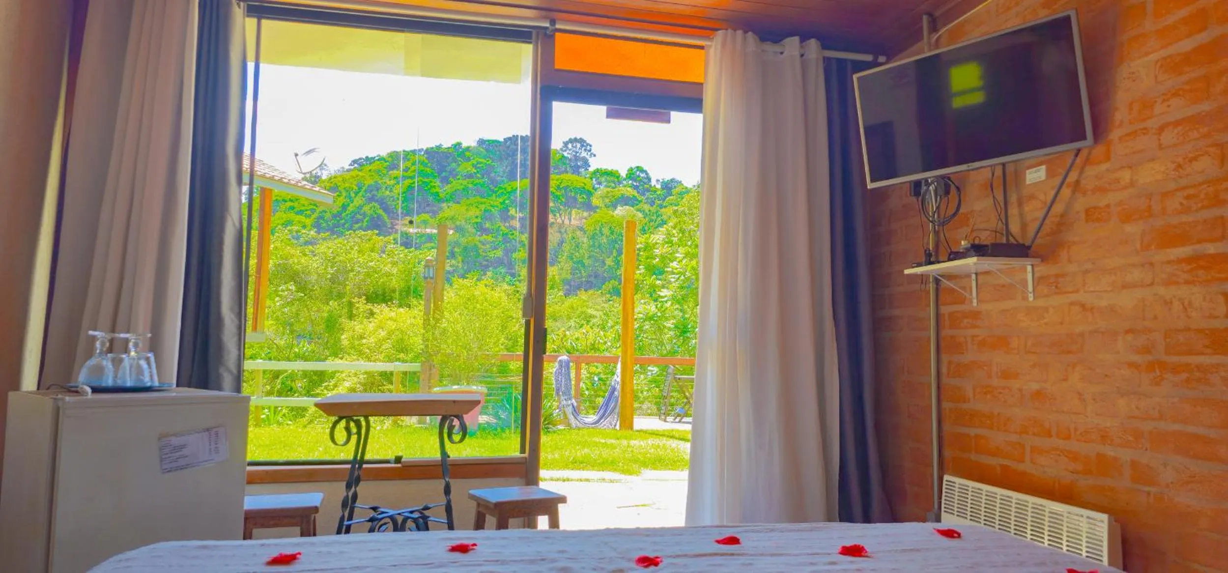 Natural landscape in Cores e Flores da Serra Pousada by Concavus