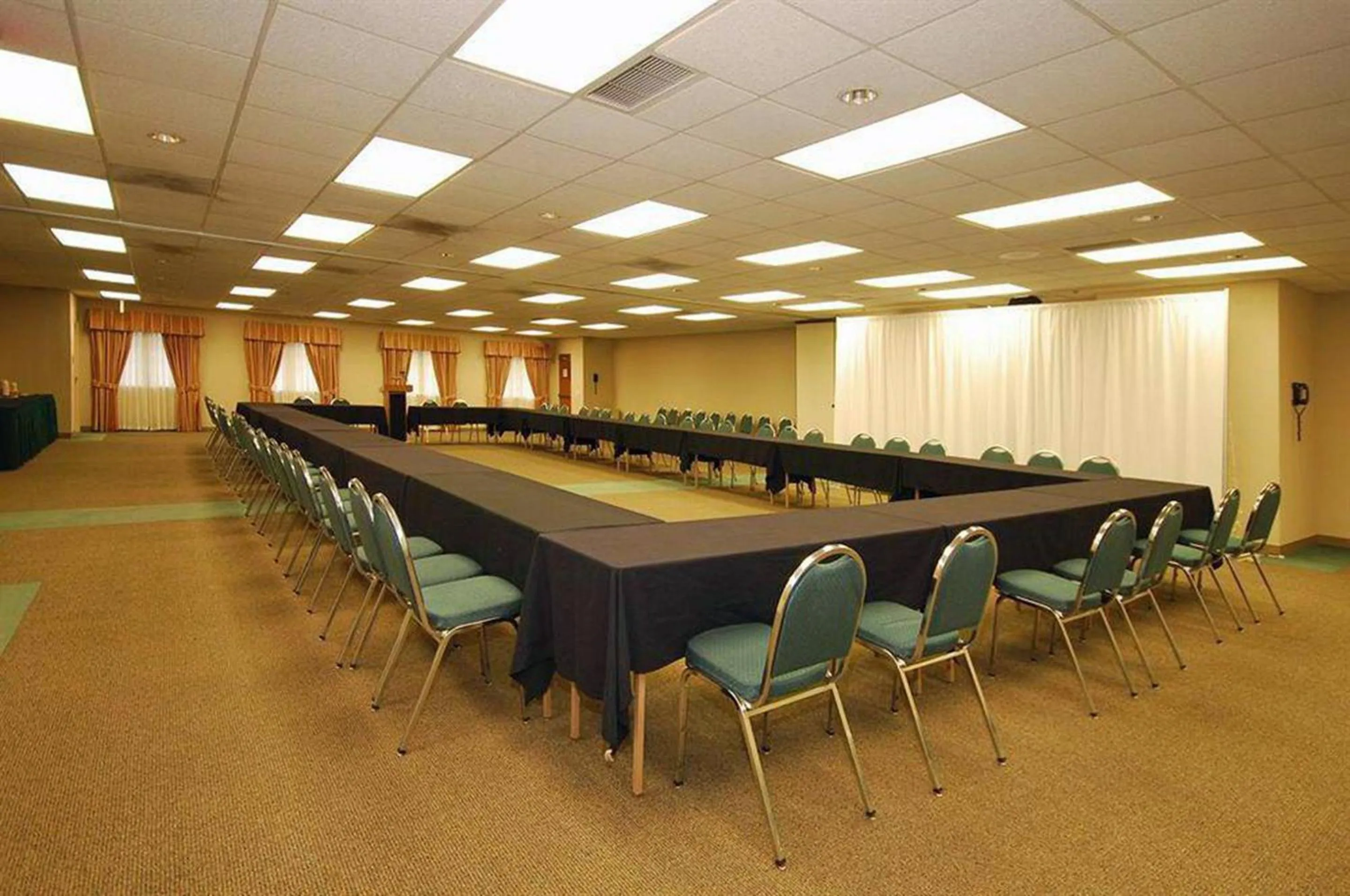 Banquet/Function facilities in Baymont by Wyndham Des Moines Airport