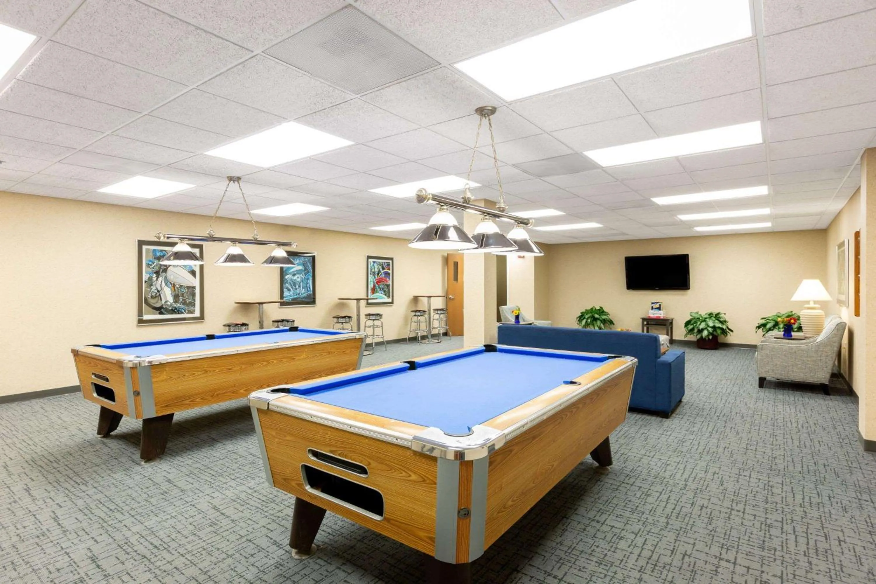 Game Room in Baymont by Wyndham Des Moines Airport