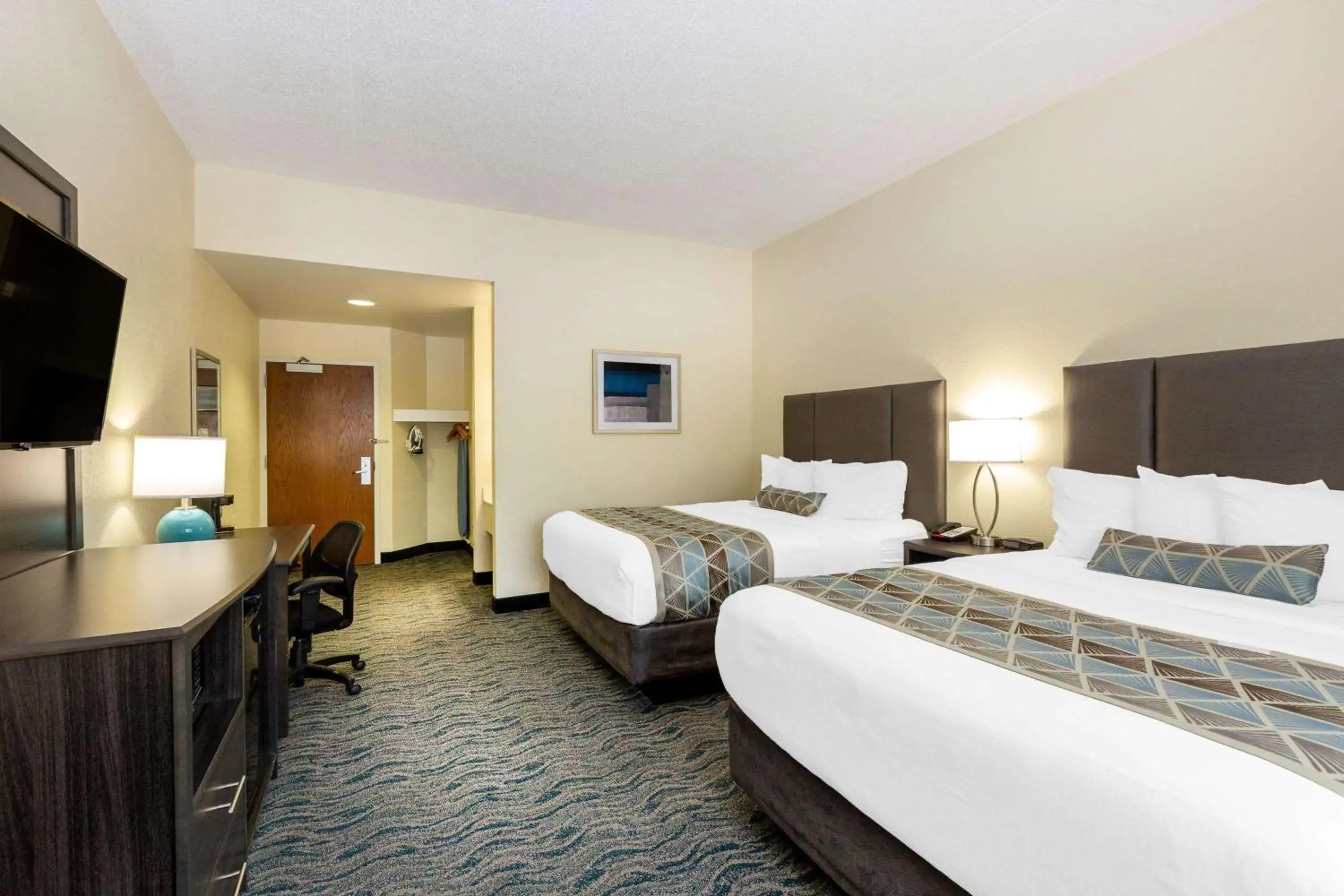 Queen Room with Two Queen Beds - Non-Smoking in Baymont by Wyndham Des Moines Airport Queen Room with Two Queen Beds - Non-Smoking in Baymont by Wyndham Des Moines Airport