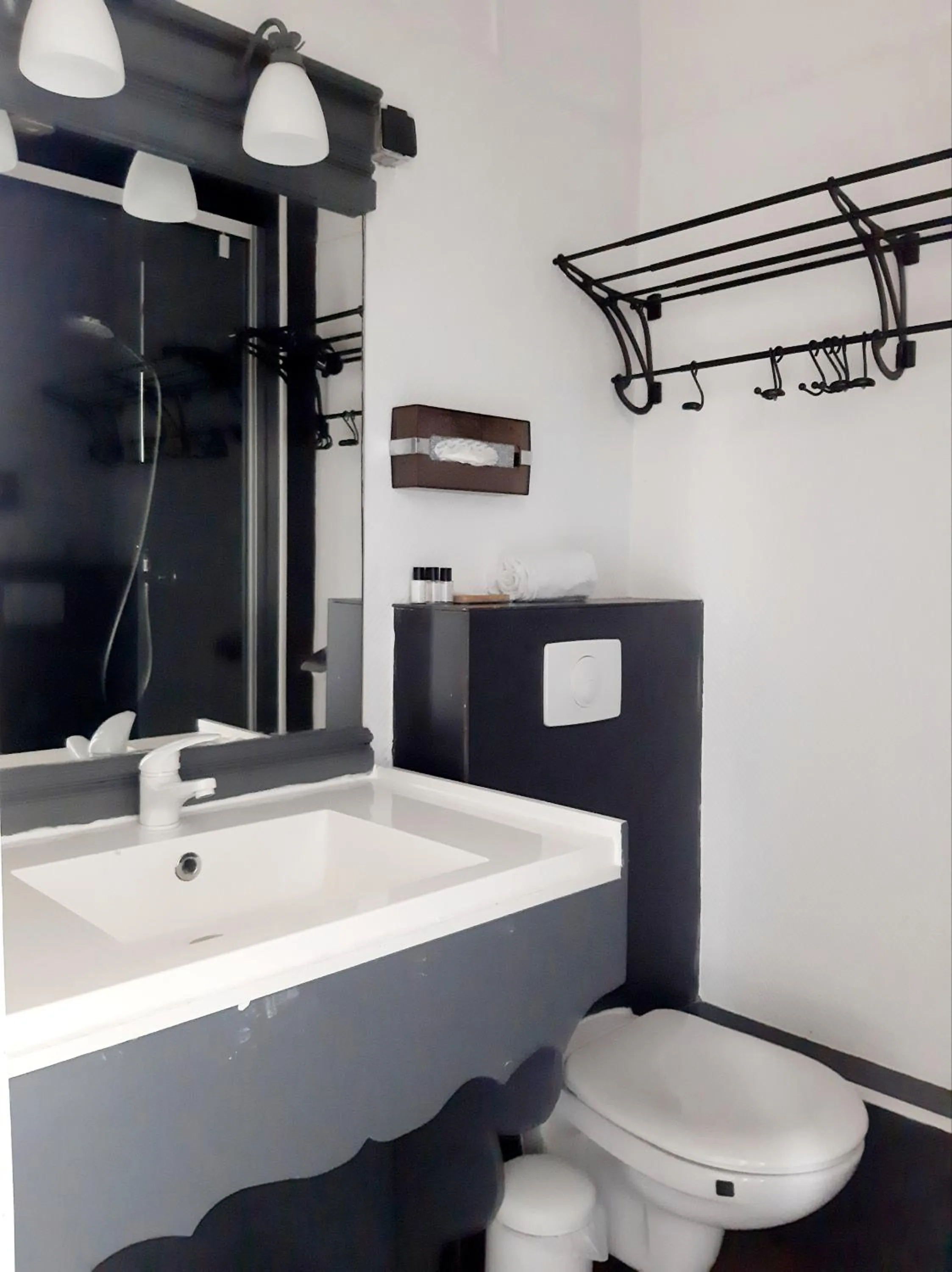 Bathroom in Saint Charles Hôtel & Coliving Biarritz