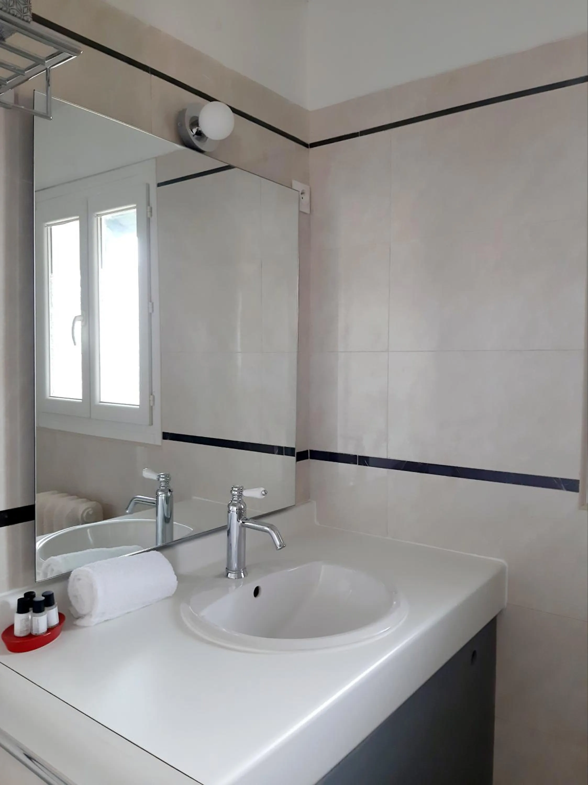 Bathroom in Saint Charles Hôtel & Coliving Biarritz
