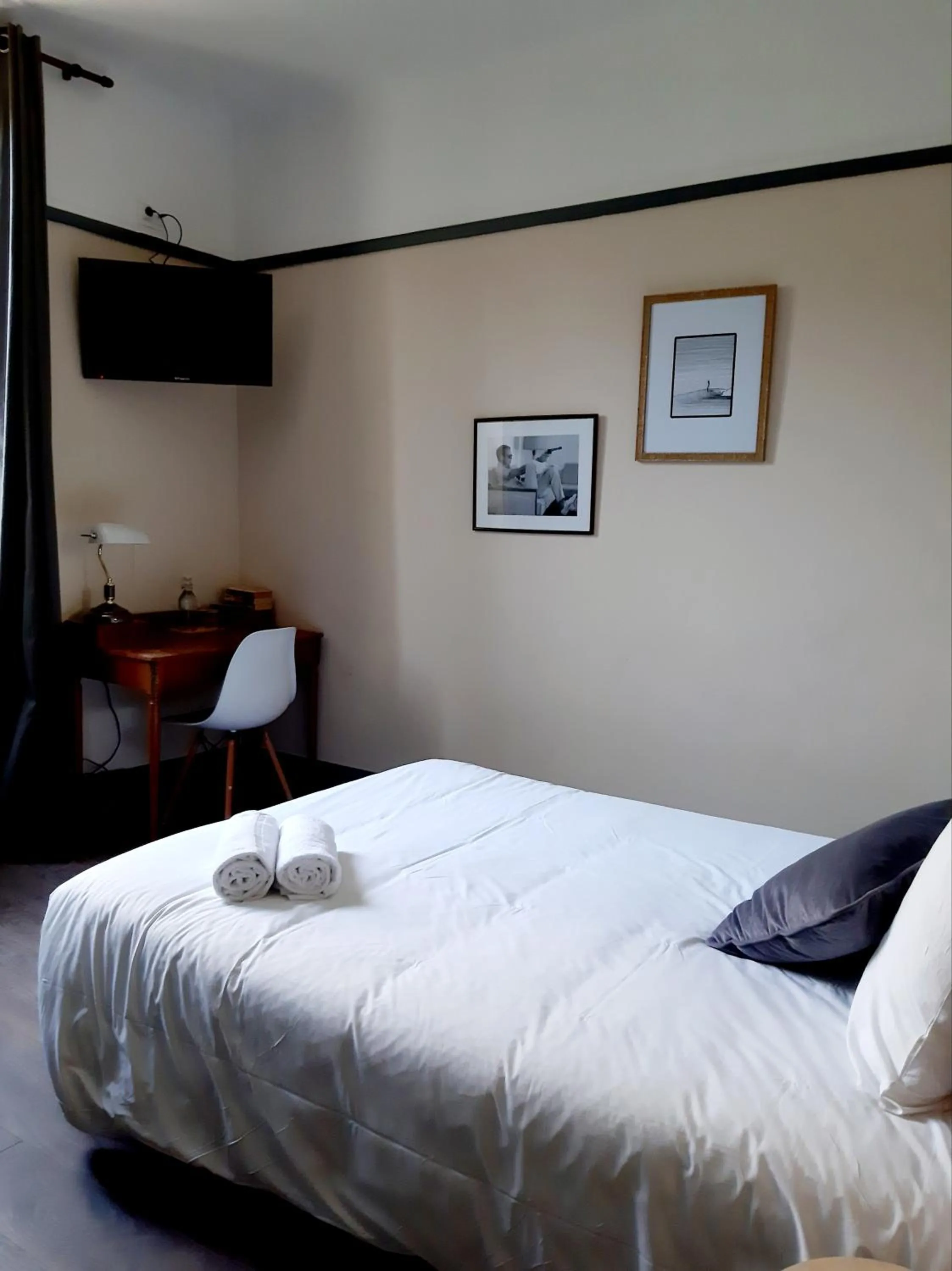 Photo of the whole room, Bed in Saint Charles Hôtel & Coliving Biarritz