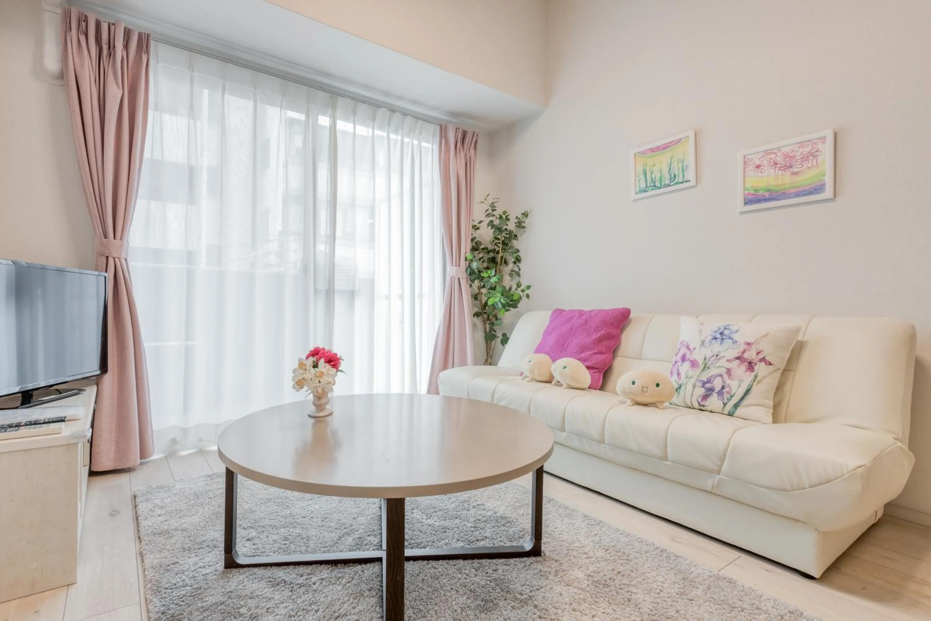 Photo of the whole room in Forestay Shinsaibashi