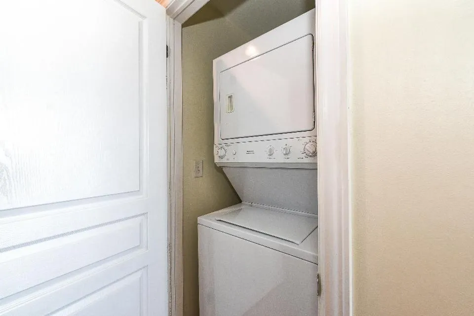 washing machine in Hotel La Vista Azul