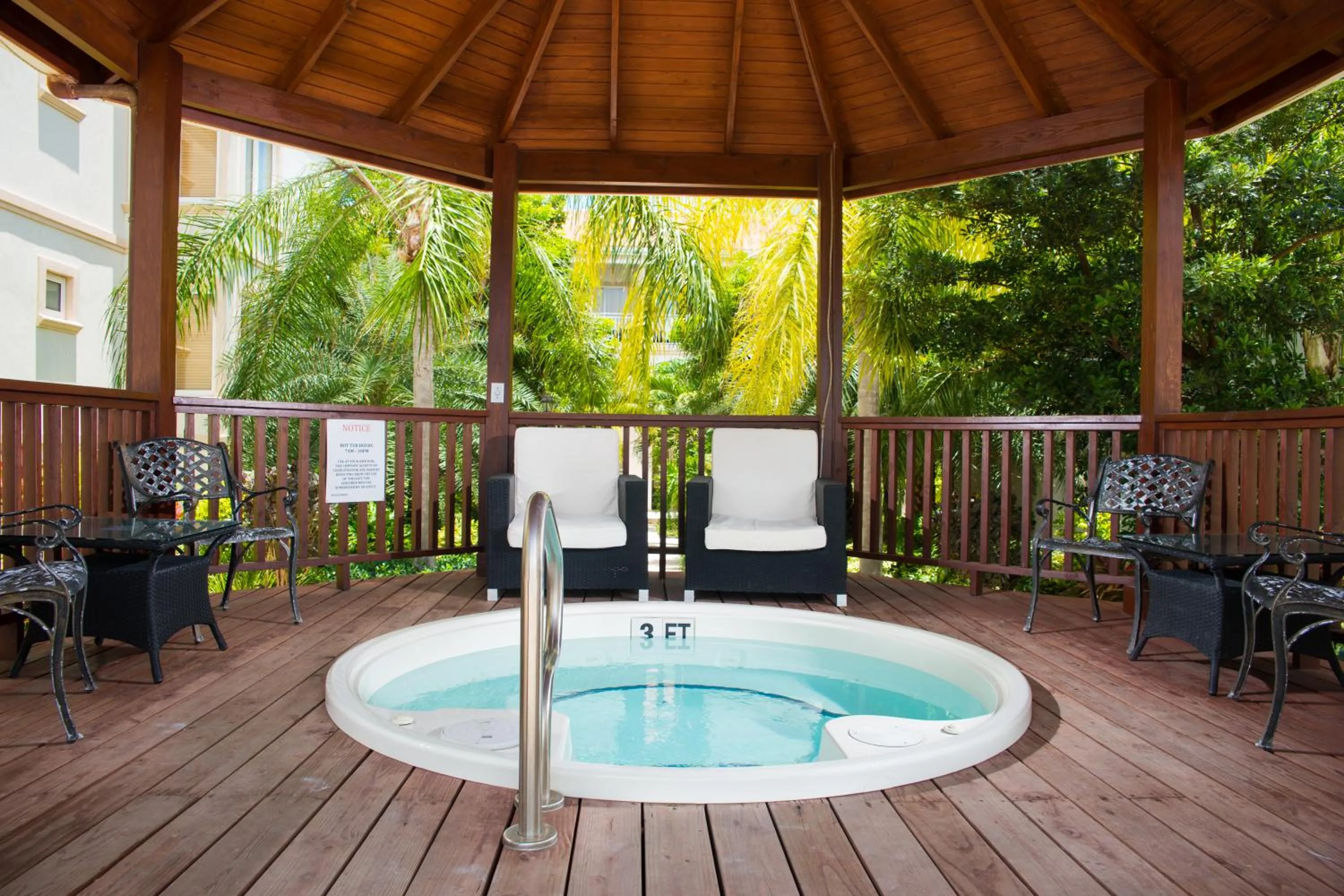 Hot Tub in Hotel La Vista Azul