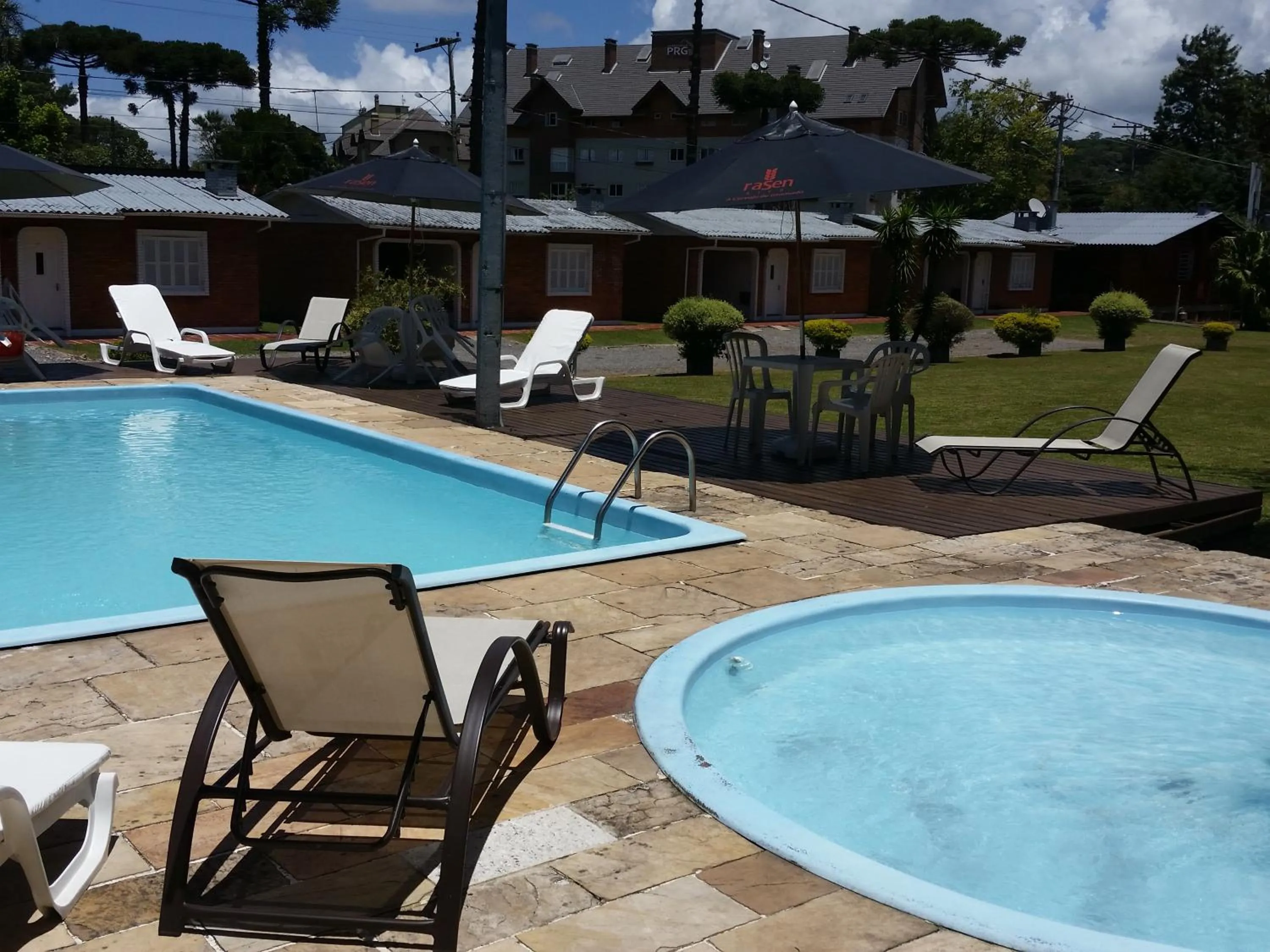 Swimming pool in Hotel Galo Vermelho
