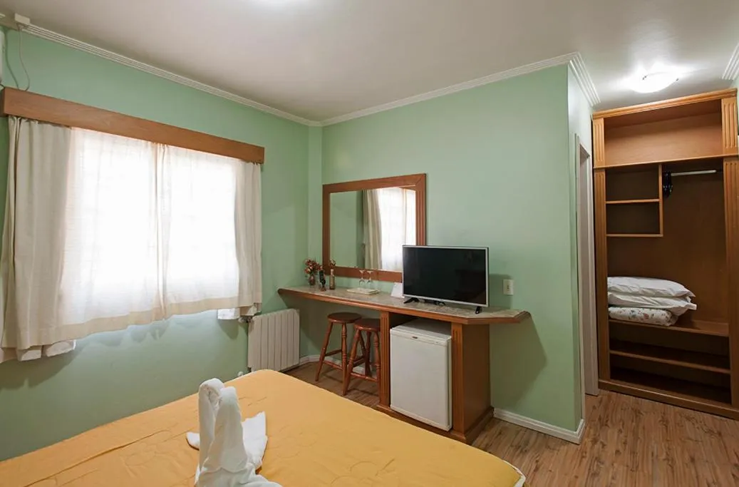 TV and multimedia in Hotel Galo Vermelho