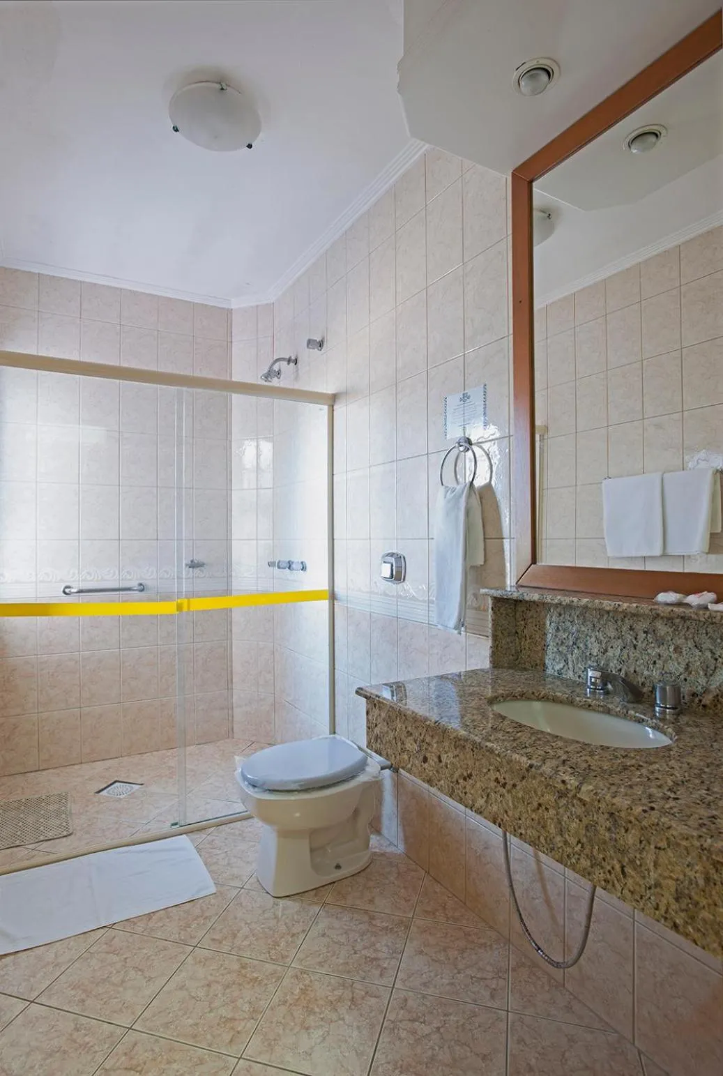 Bathroom in Hotel Galo Vermelho