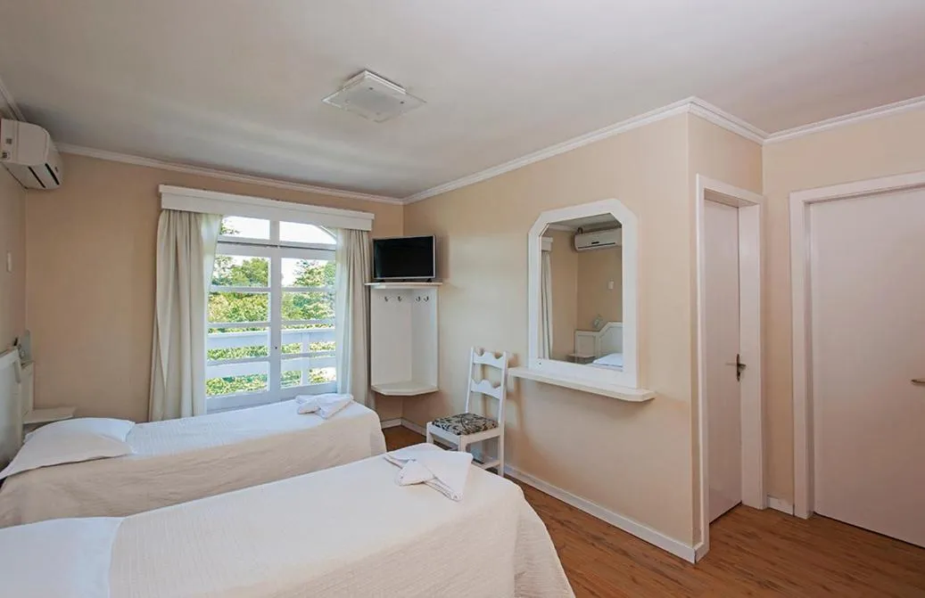 Photo of the whole room in Hotel Galo Vermelho