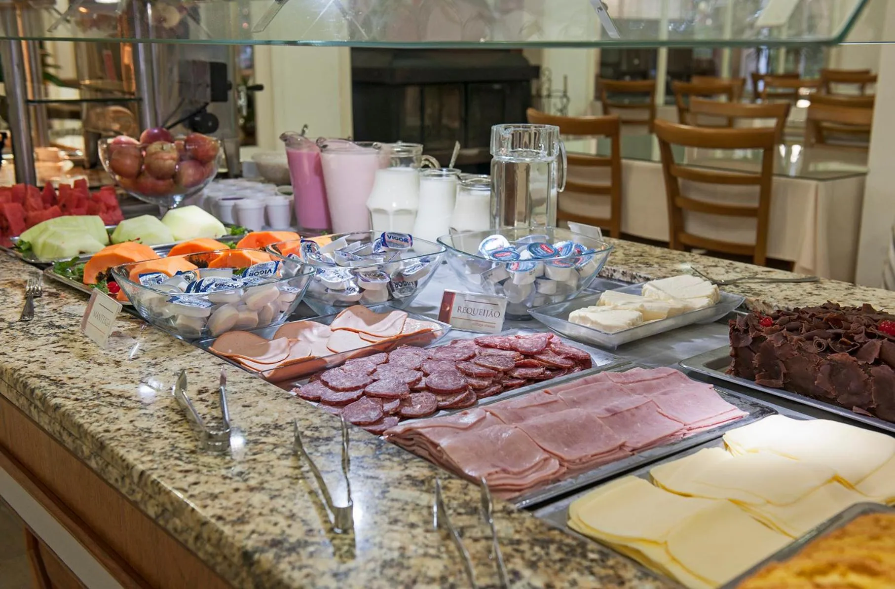 Buffet breakfast in Hotel Galo Vermelho
