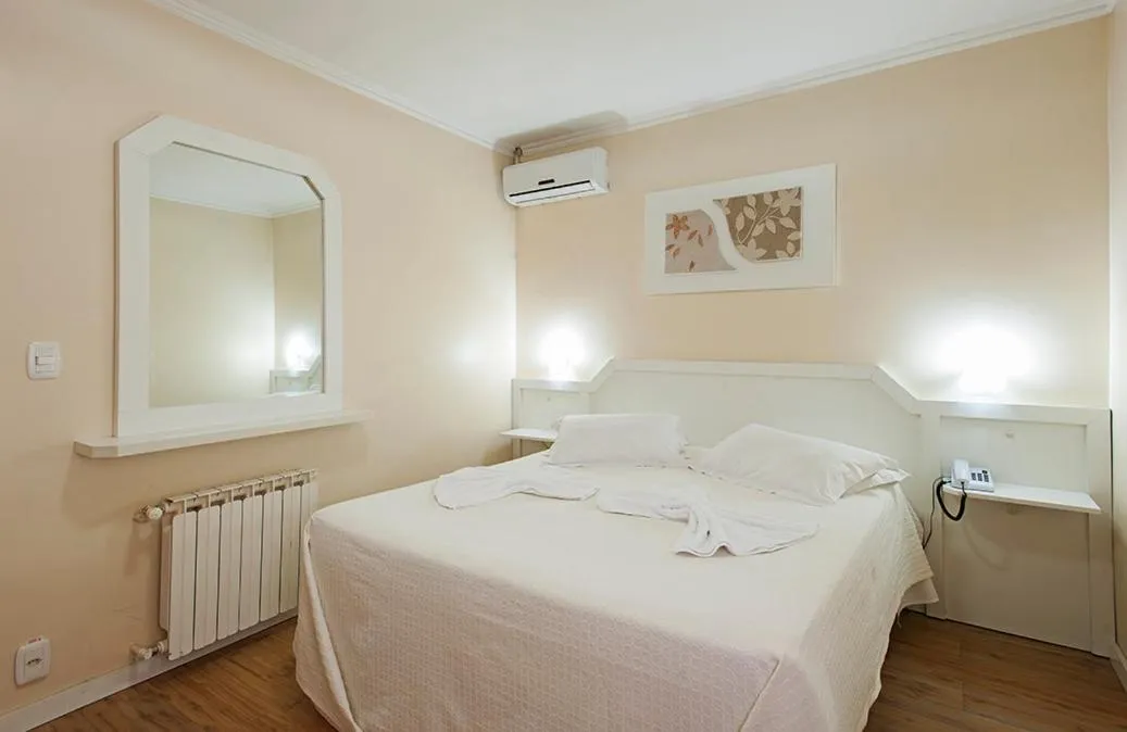 Bedroom in Hotel Galo Vermelho