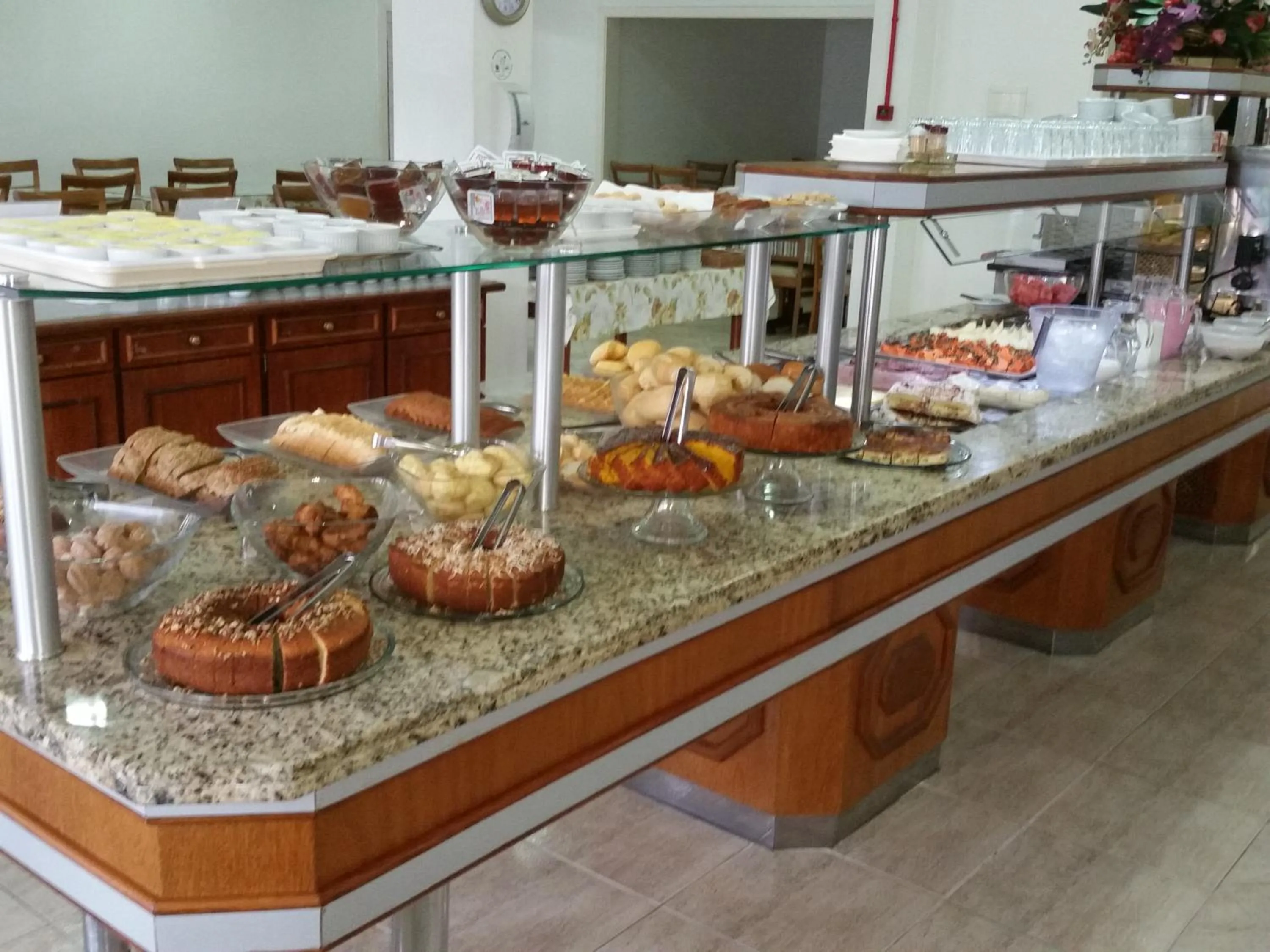 Buffet breakfast in Hotel Galo Vermelho